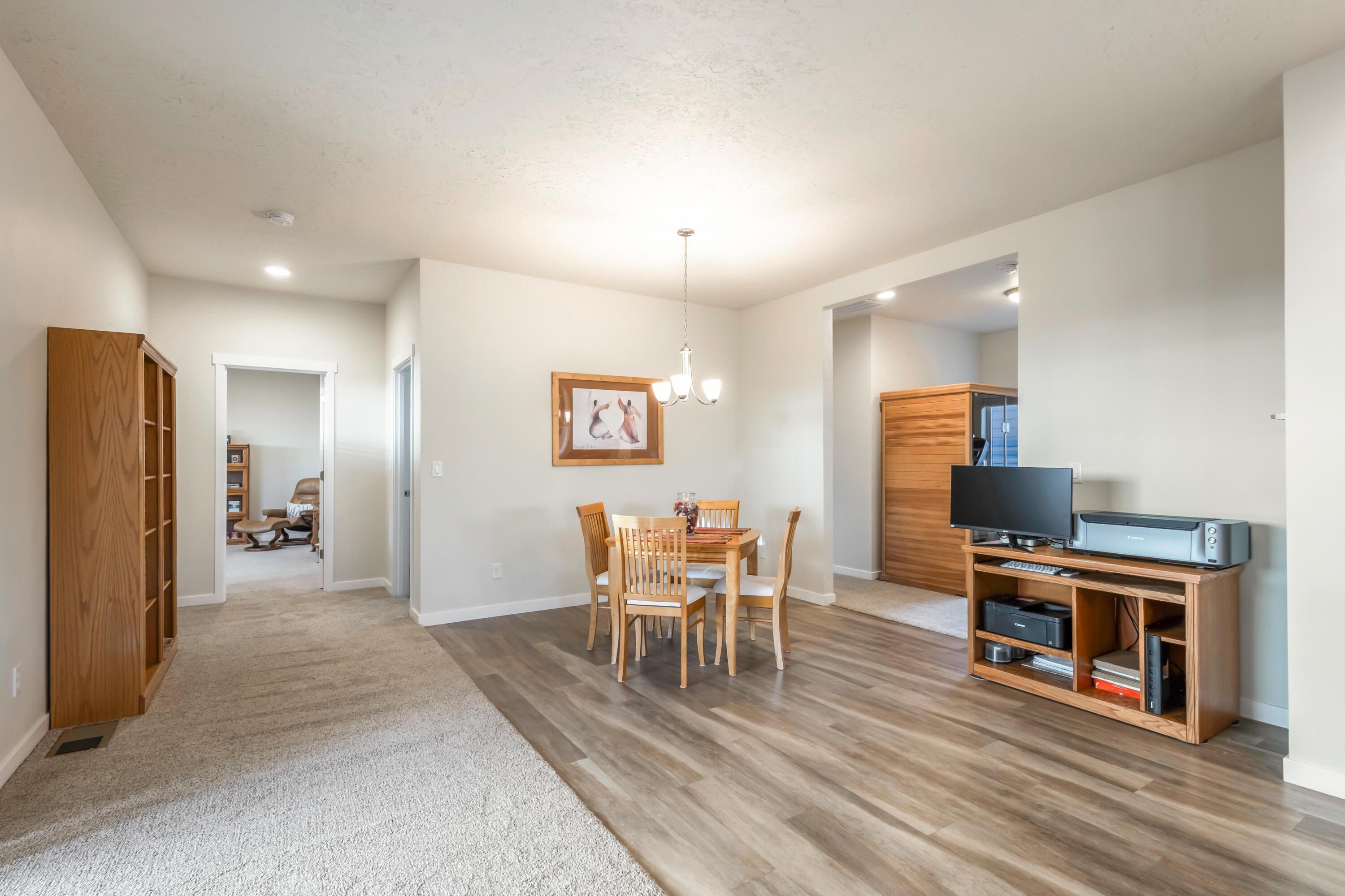 742 NE Union Loop