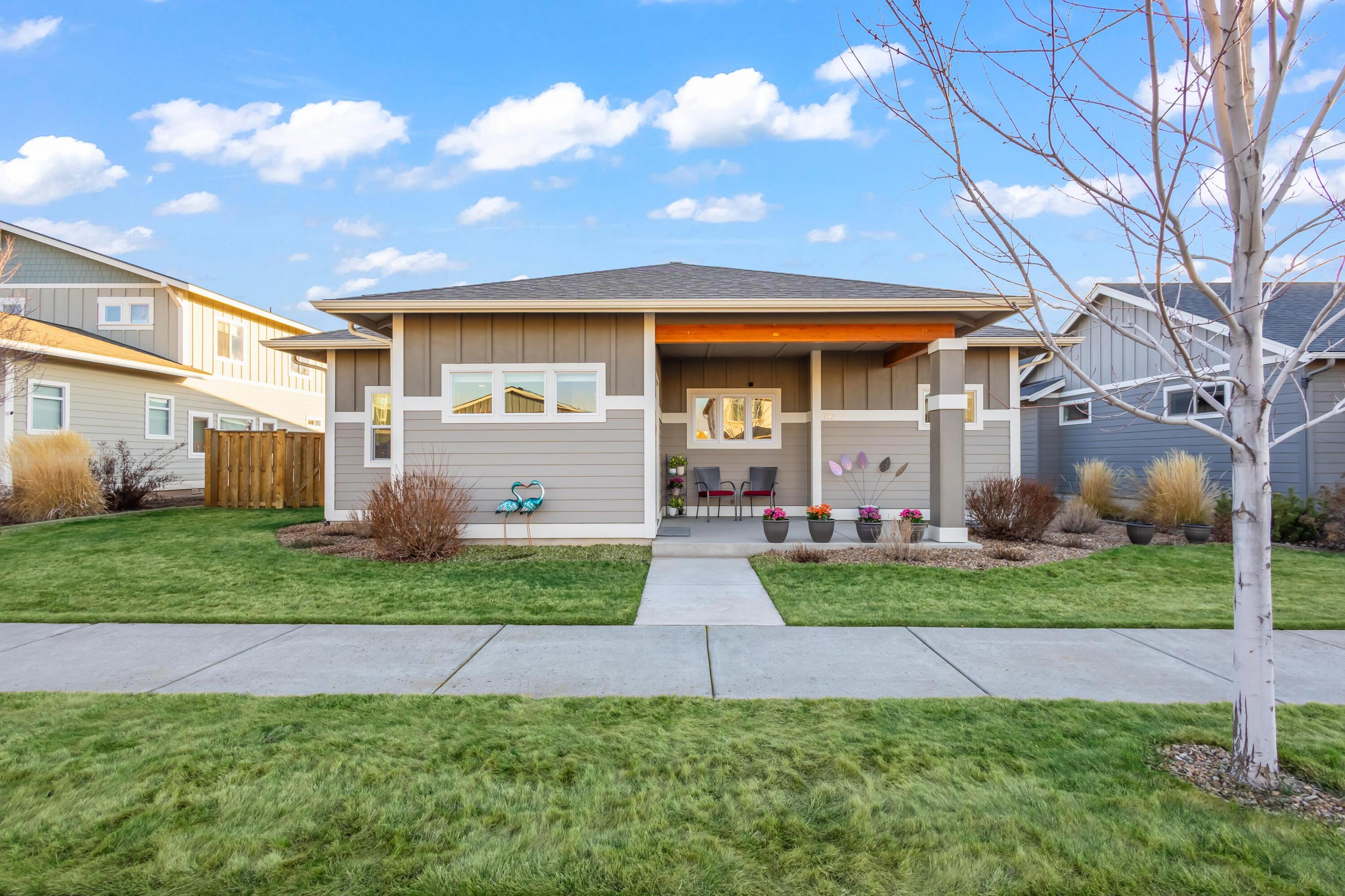 742 NE Union Loop