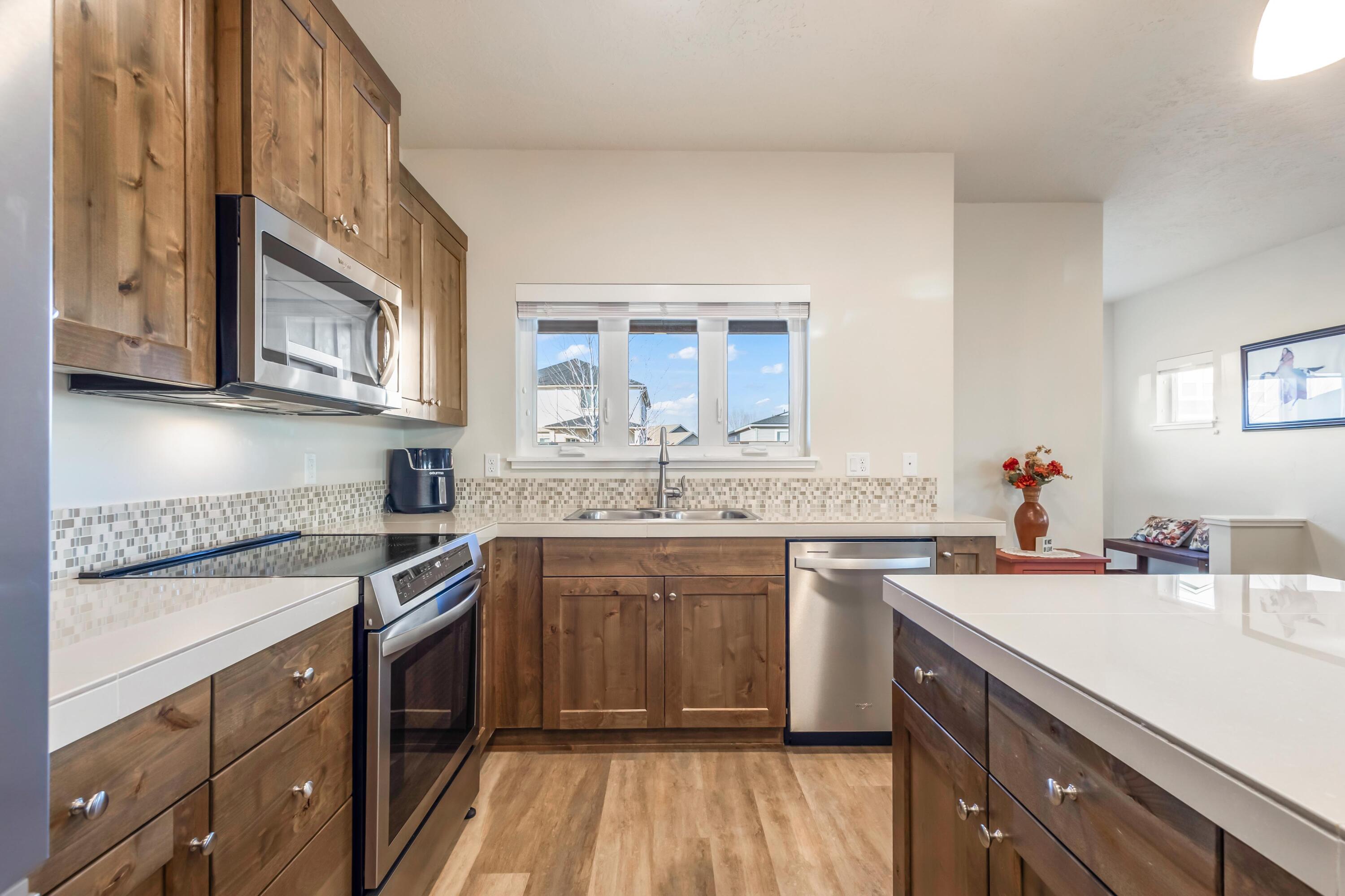 742 NE Union Loop