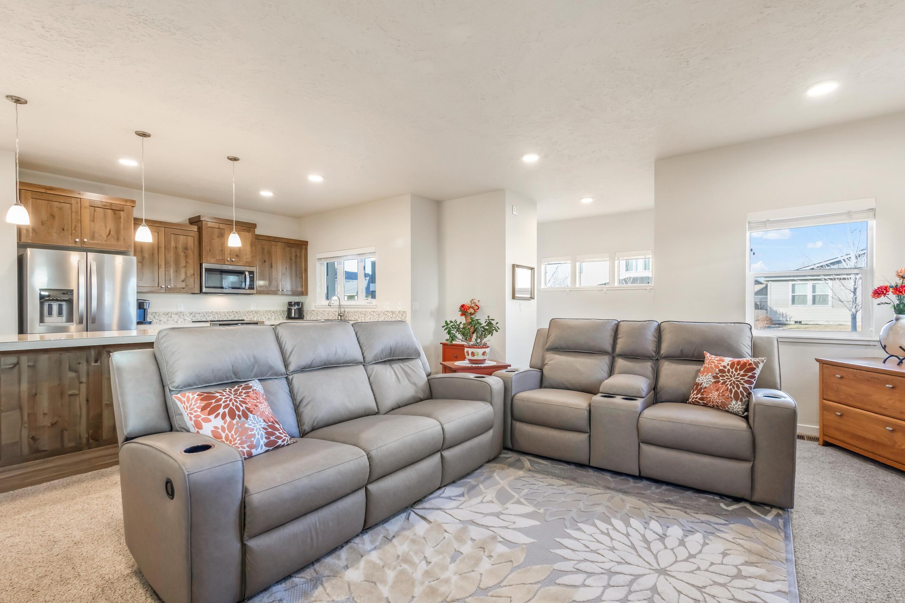 742 NE Union Loop