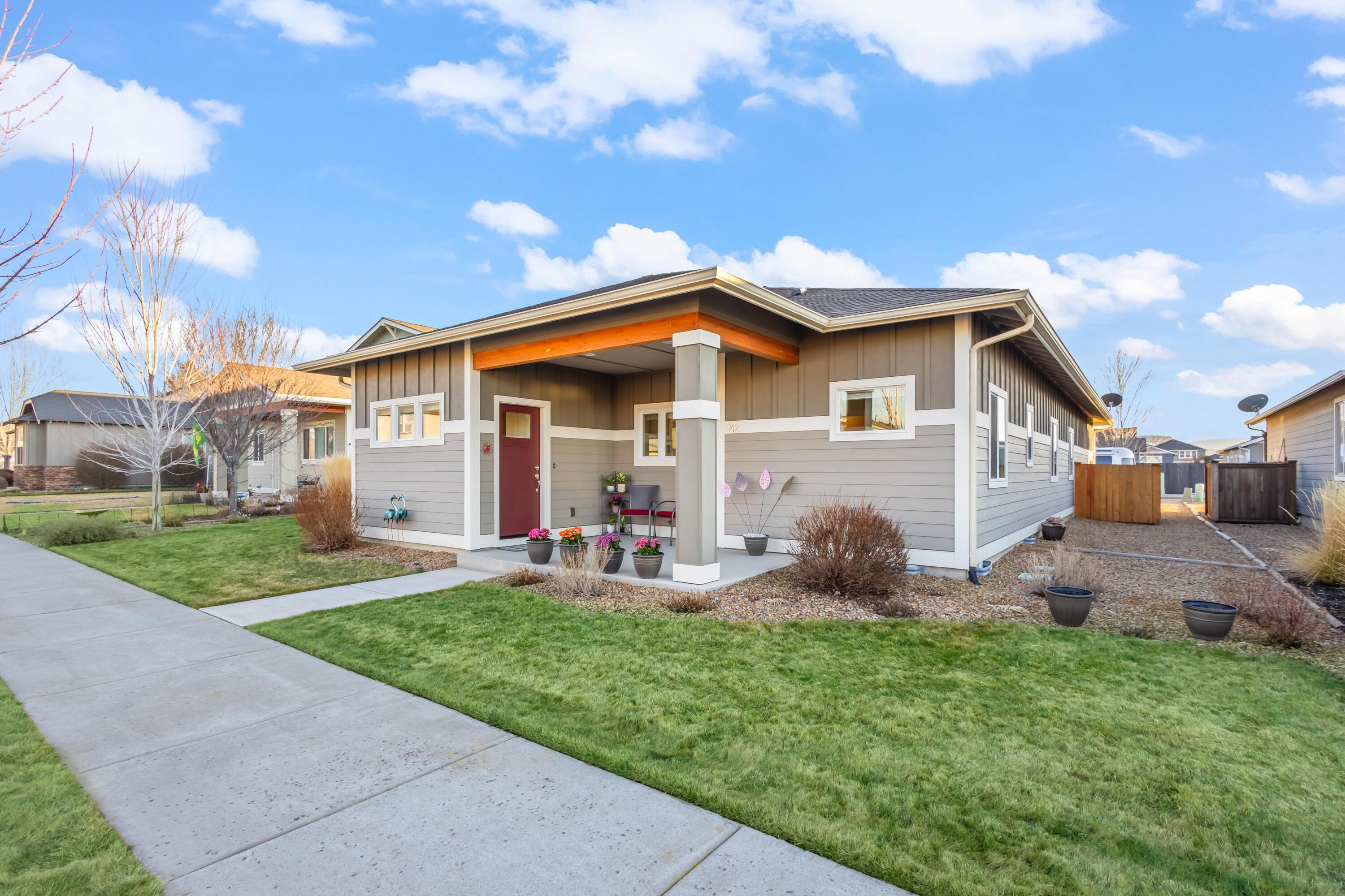 742 NE Union Loop