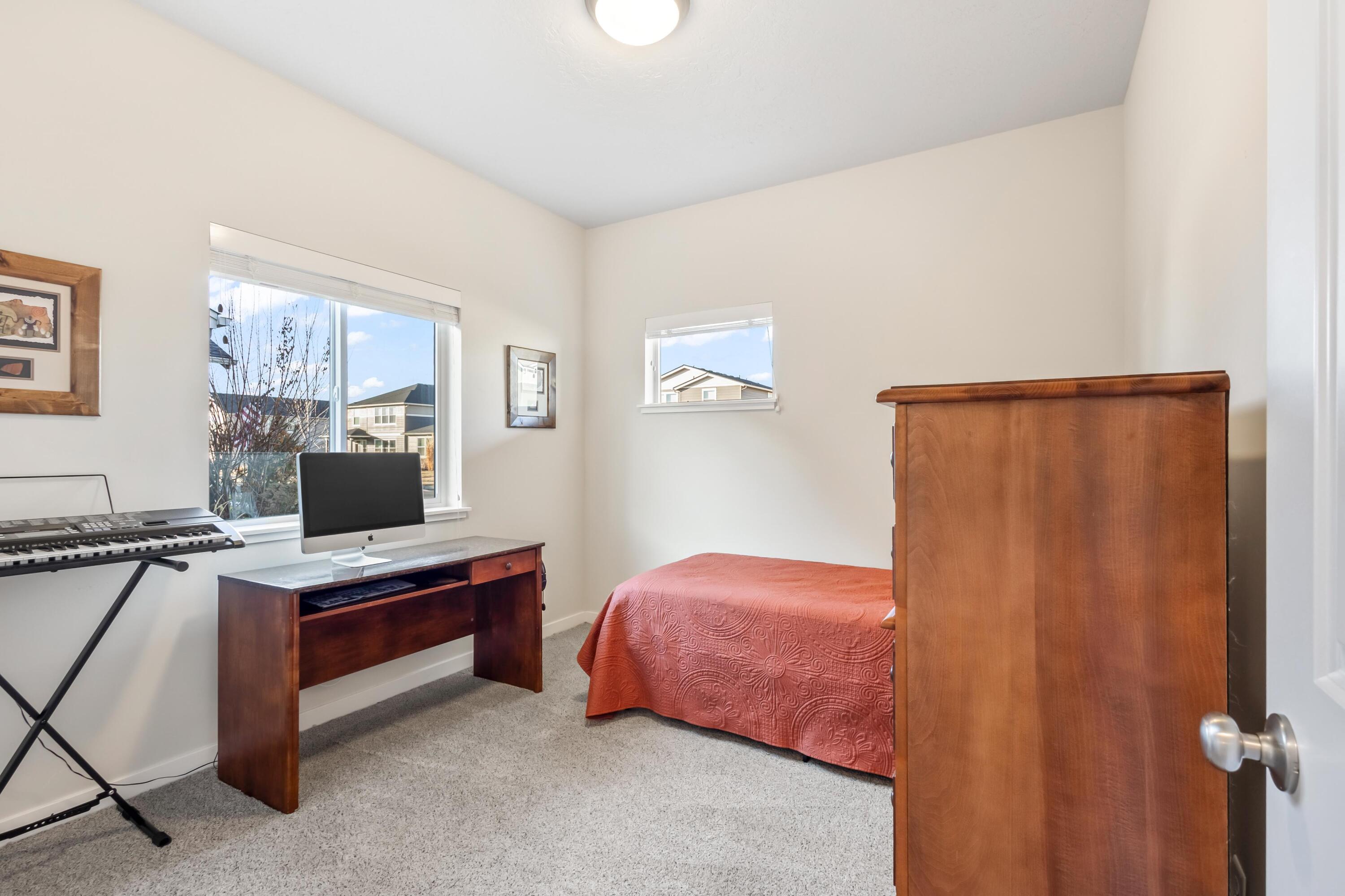 742 NE Union Loop