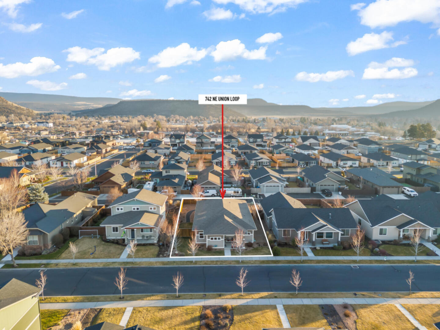 742 NE Union Loop