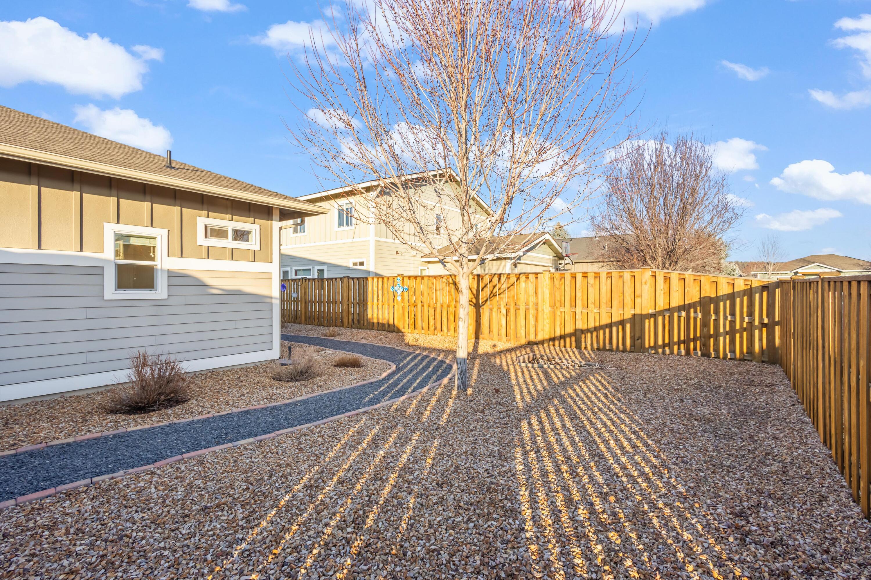 742 NE Union Loop