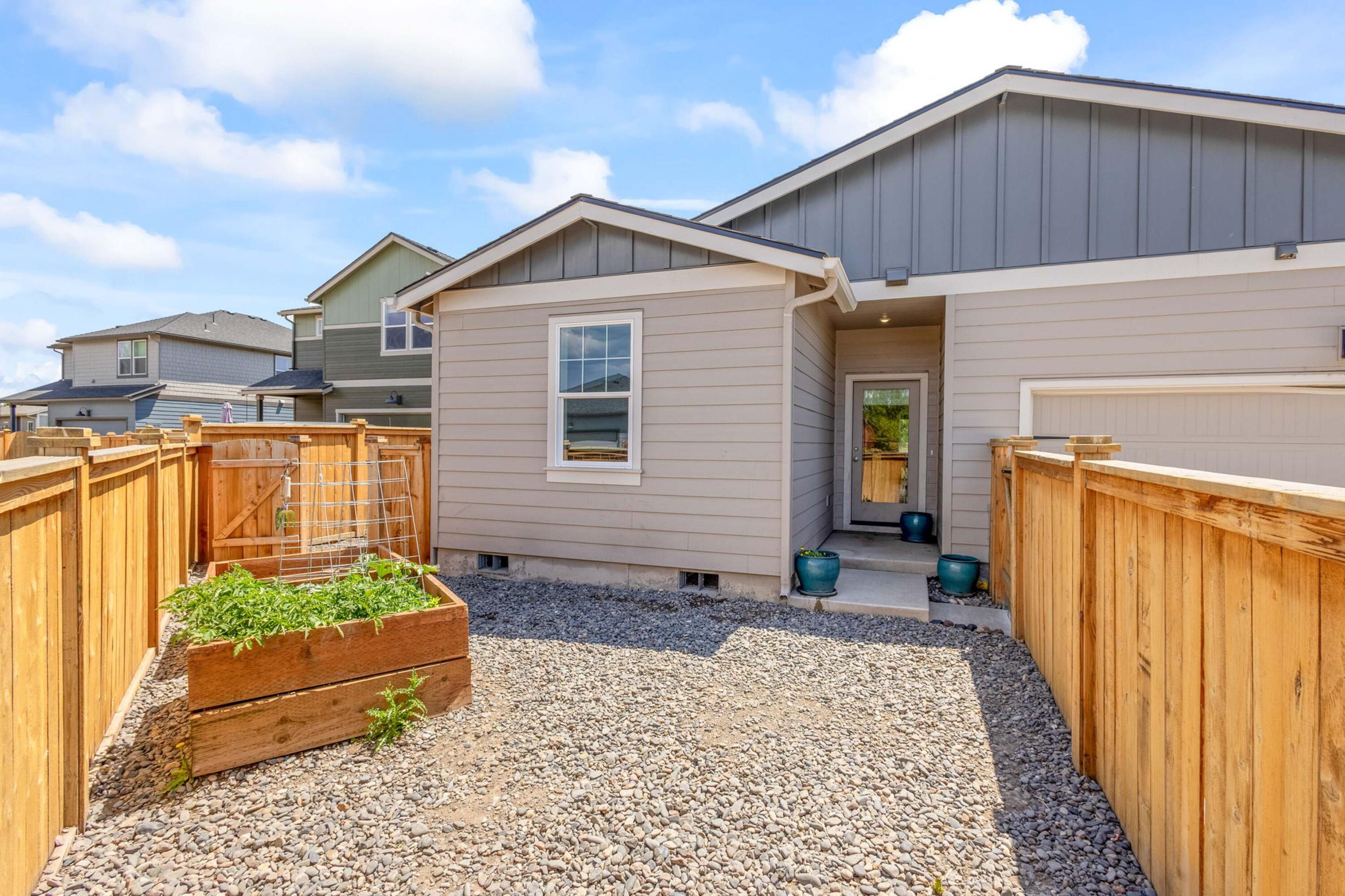 745 NE Union Loop