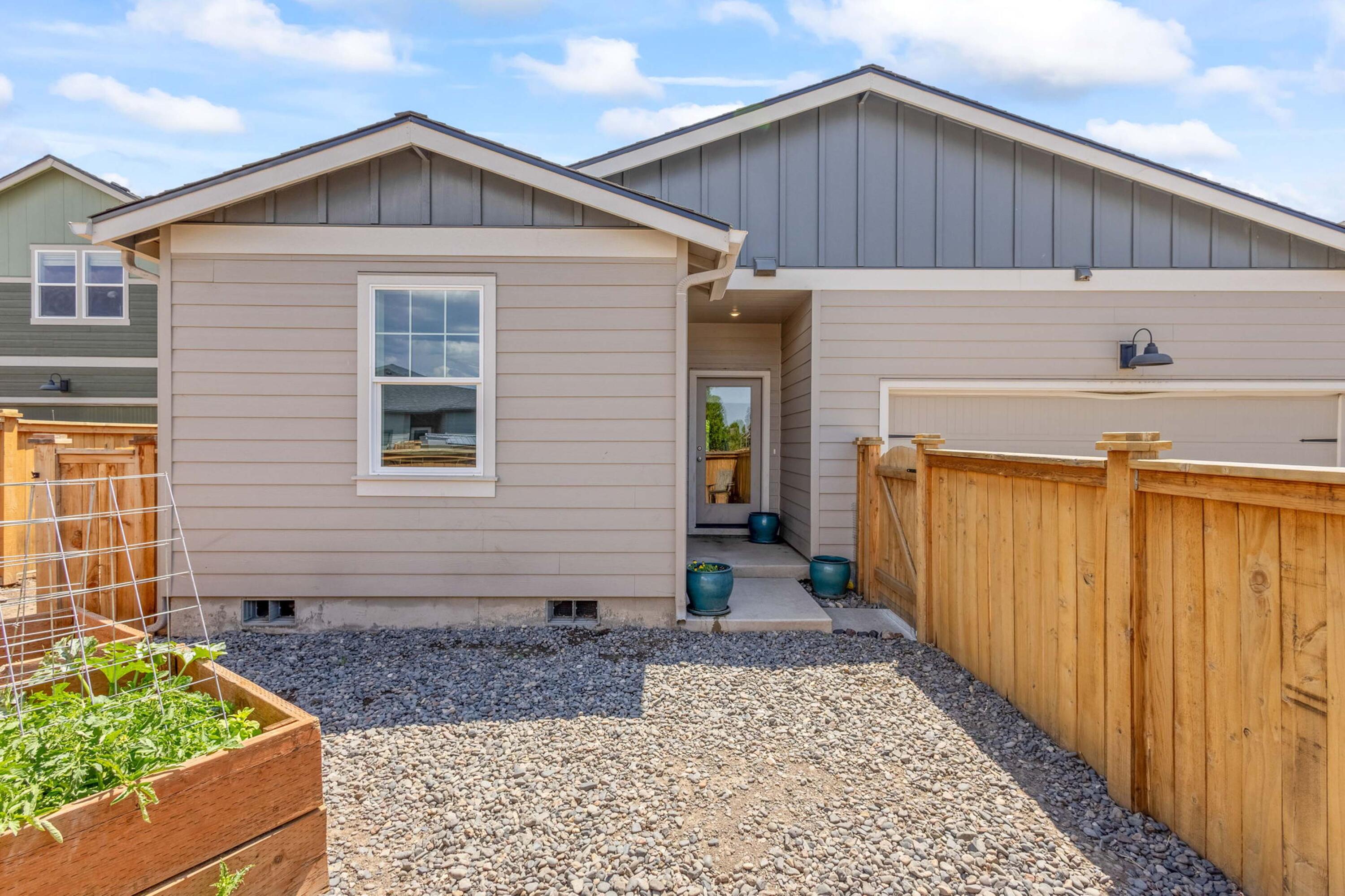 745 NE Union Loop