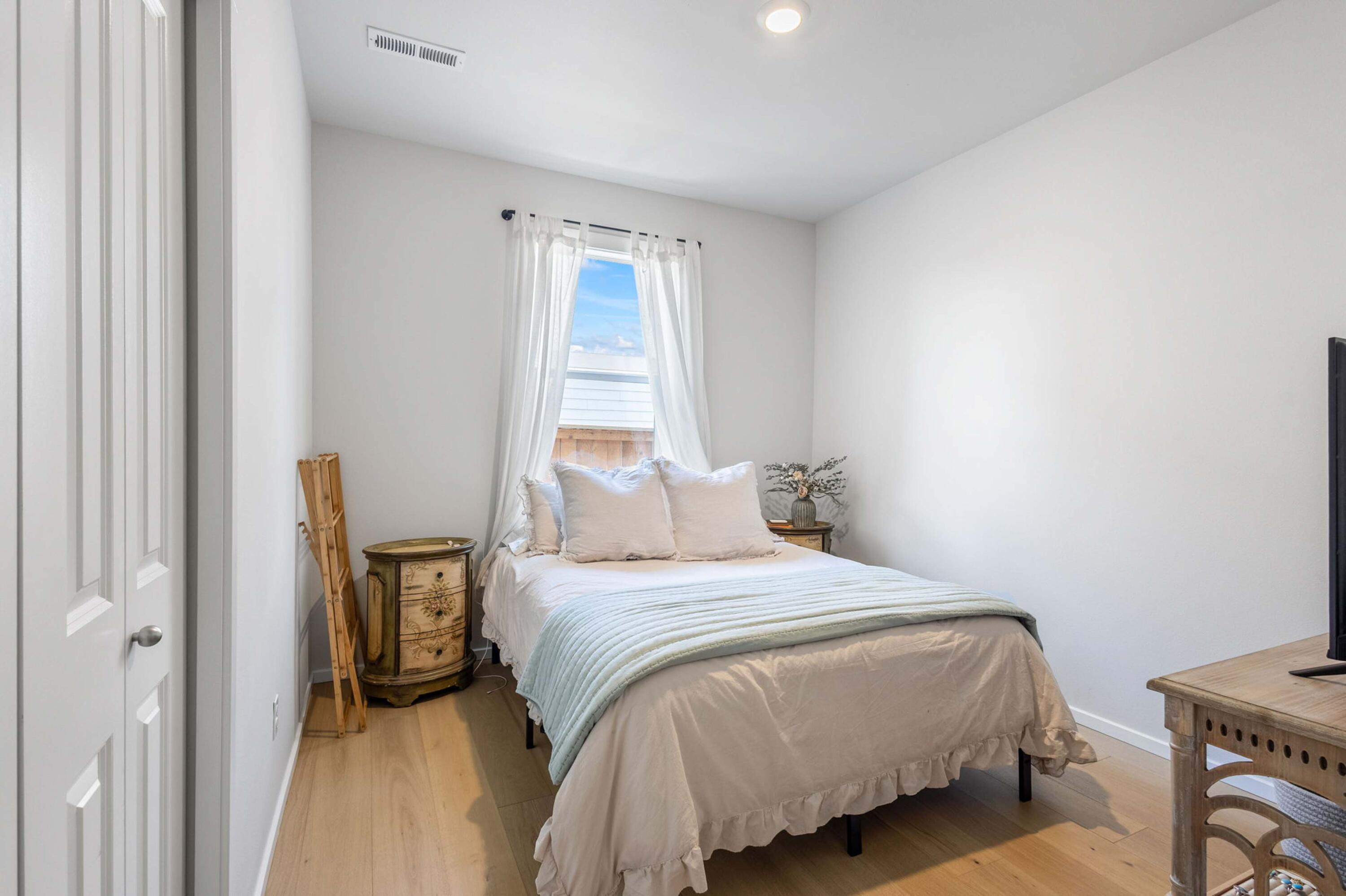 745 NE Union Loop