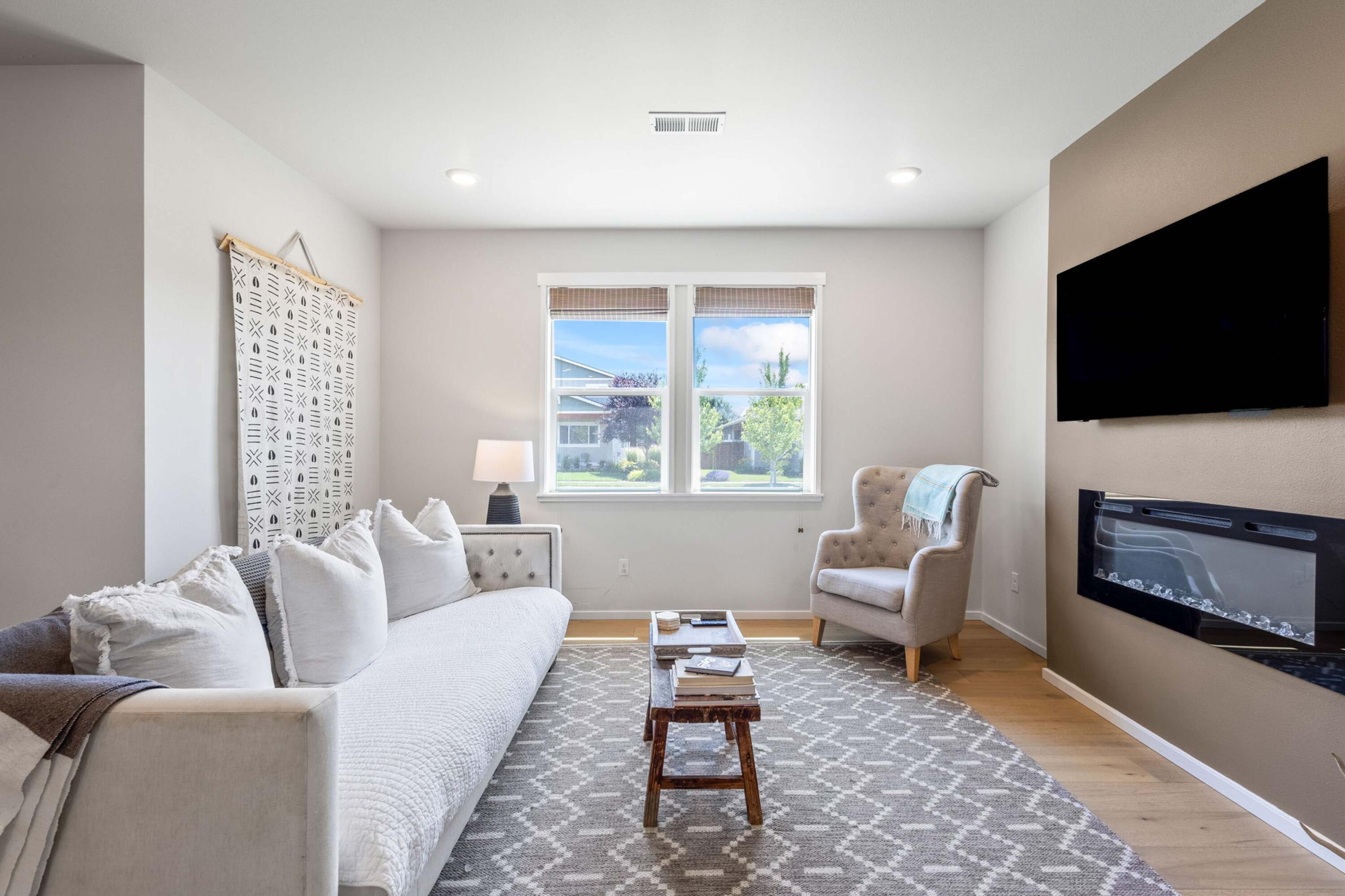 745 NE Union Loop