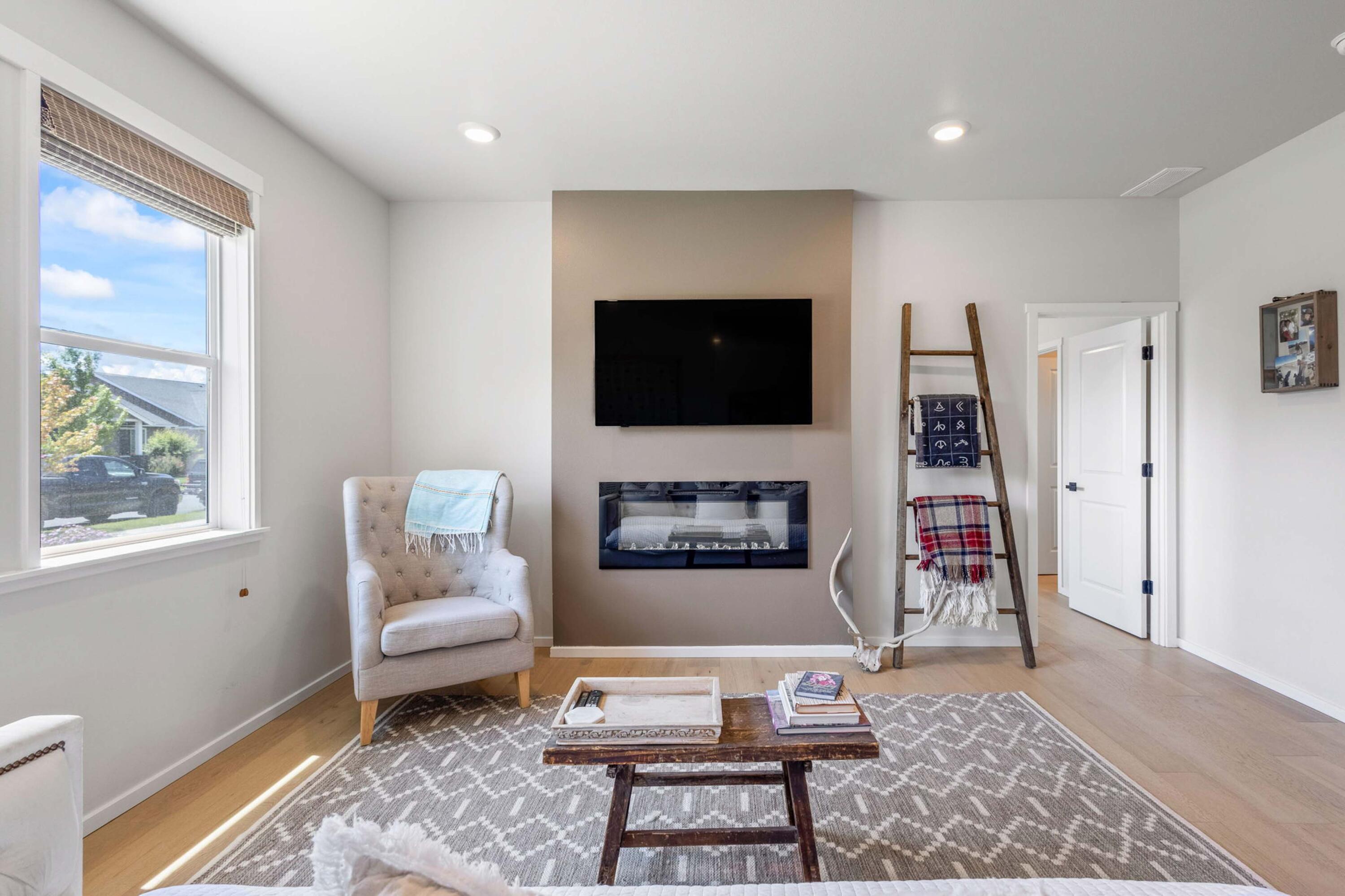 745 NE Union Loop