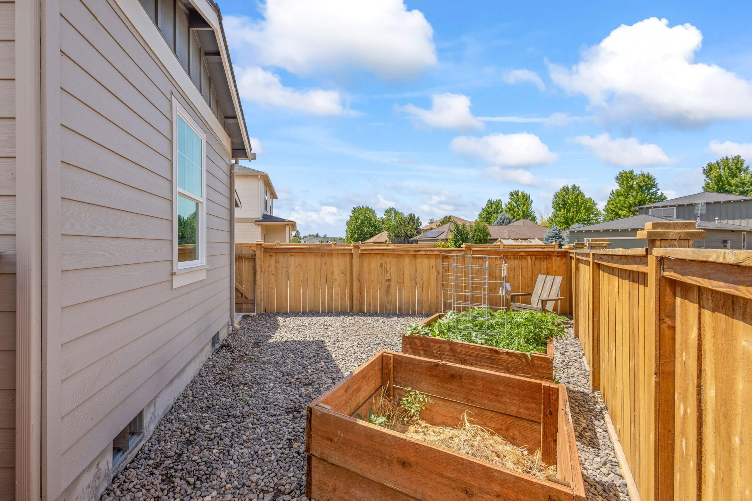 745 NE Union Loop