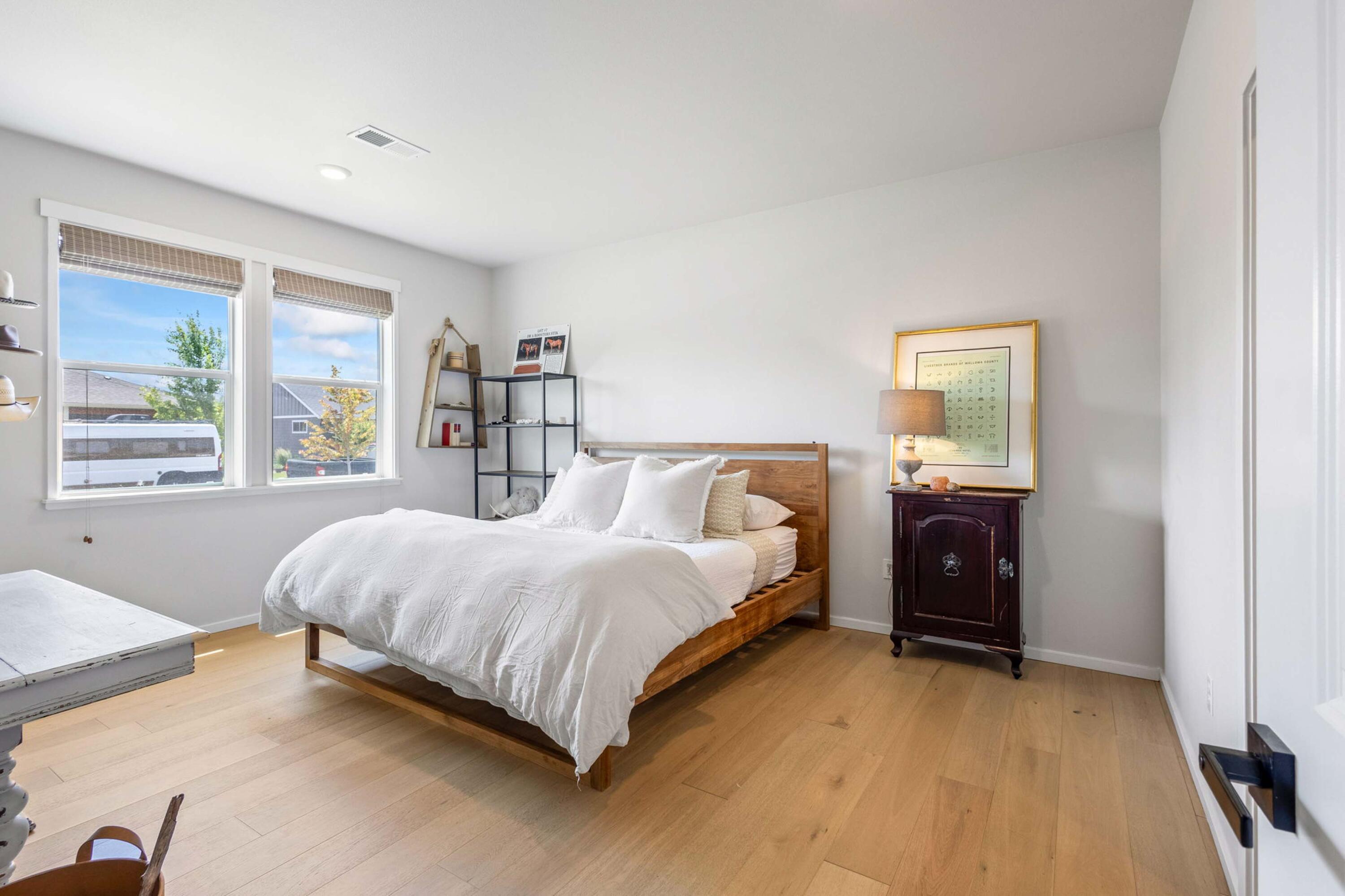 745 NE Union Loop