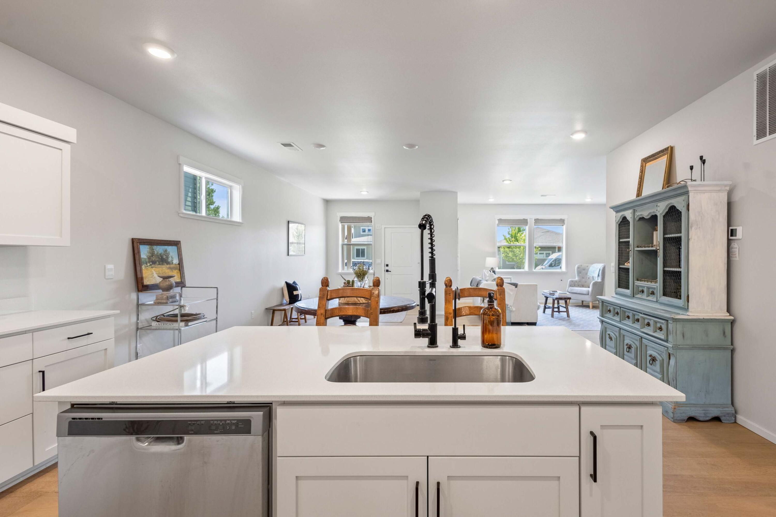 745 NE Union Loop