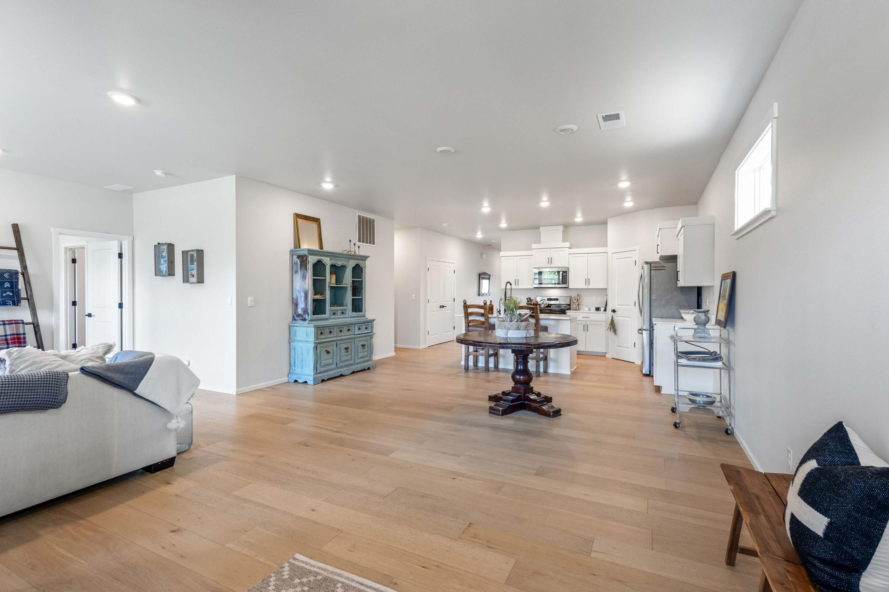 745 NE Union Loop