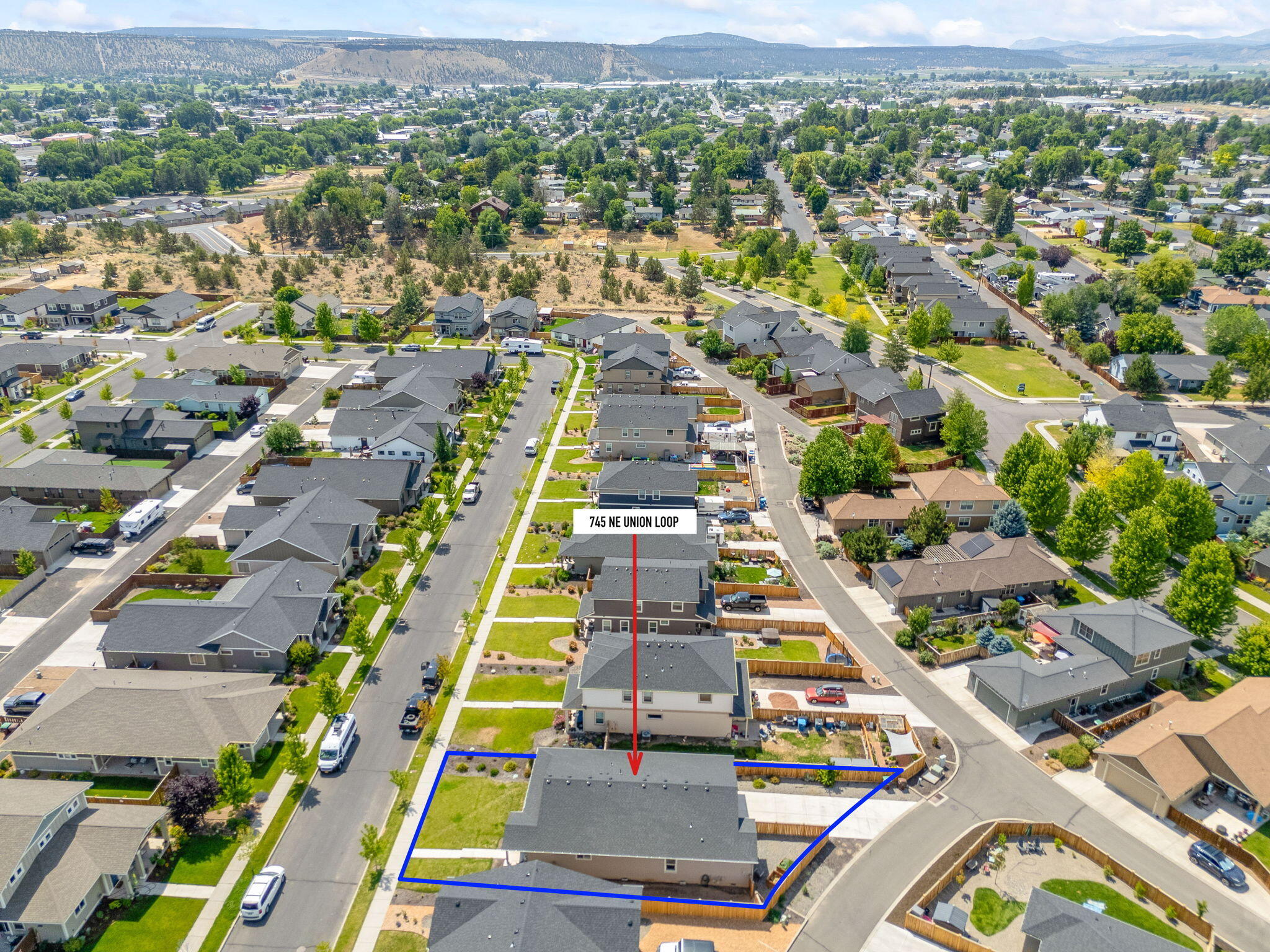 745 NE Union Loop