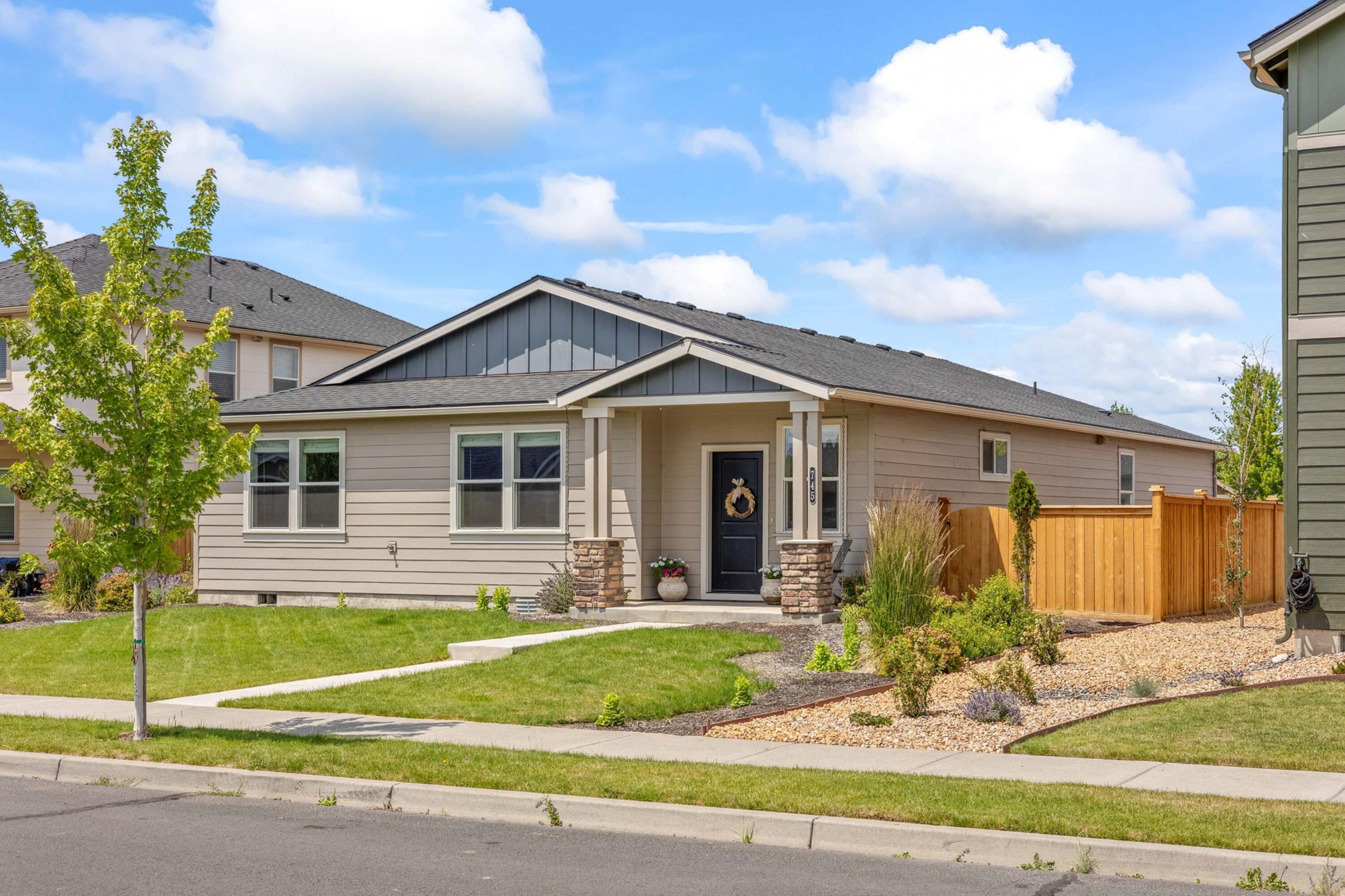 745 NE Union Loop
