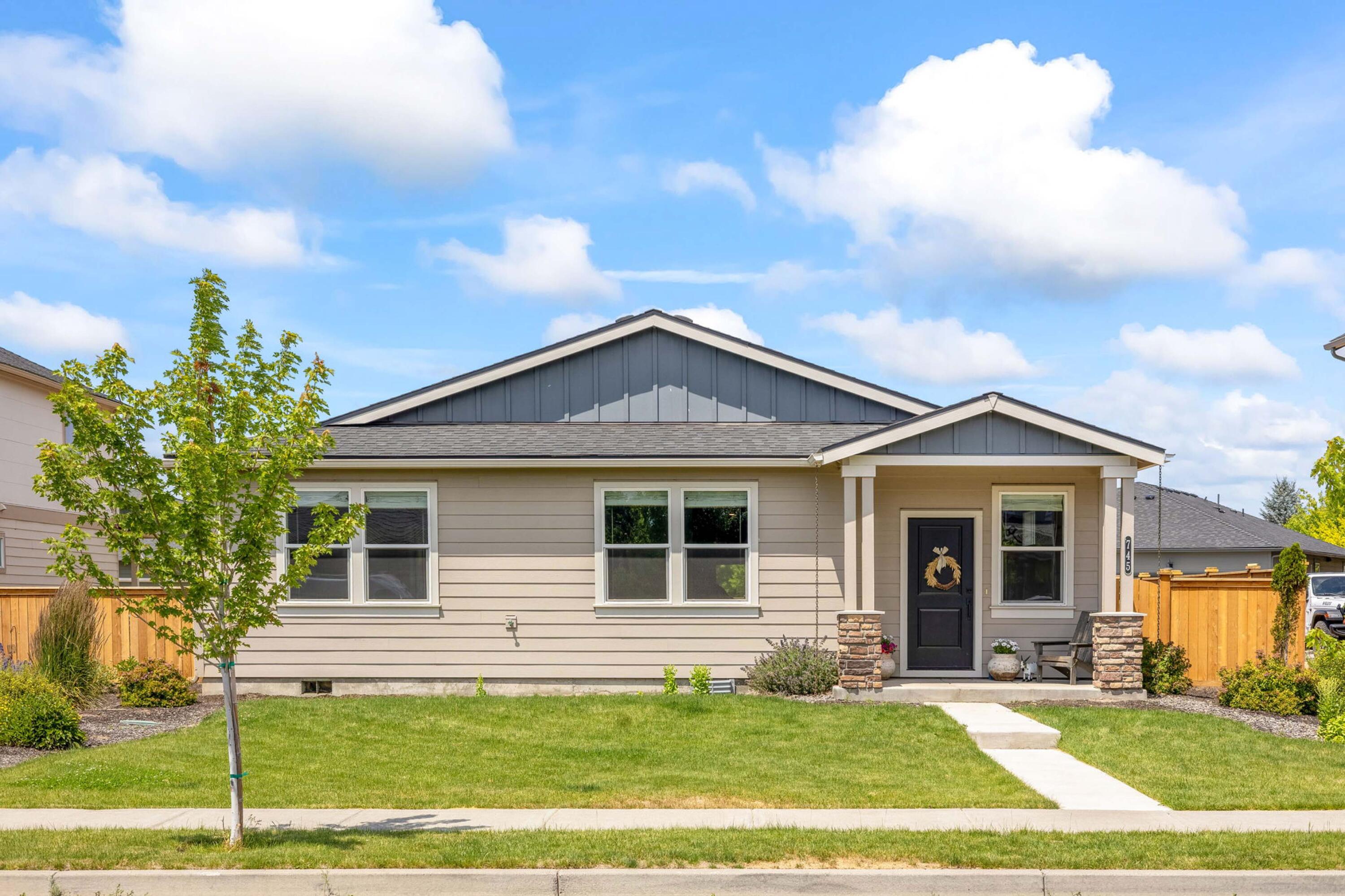 745 NE Union Loop