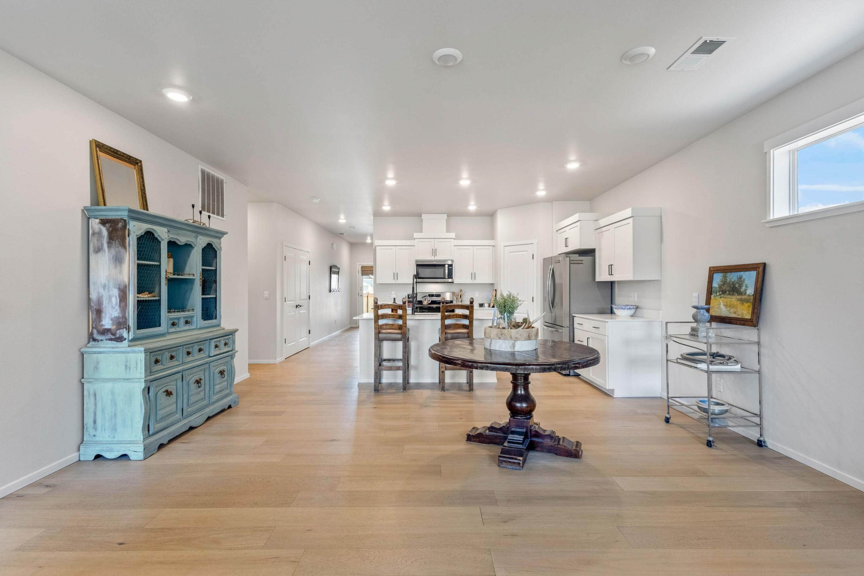 745 NE Union Loop