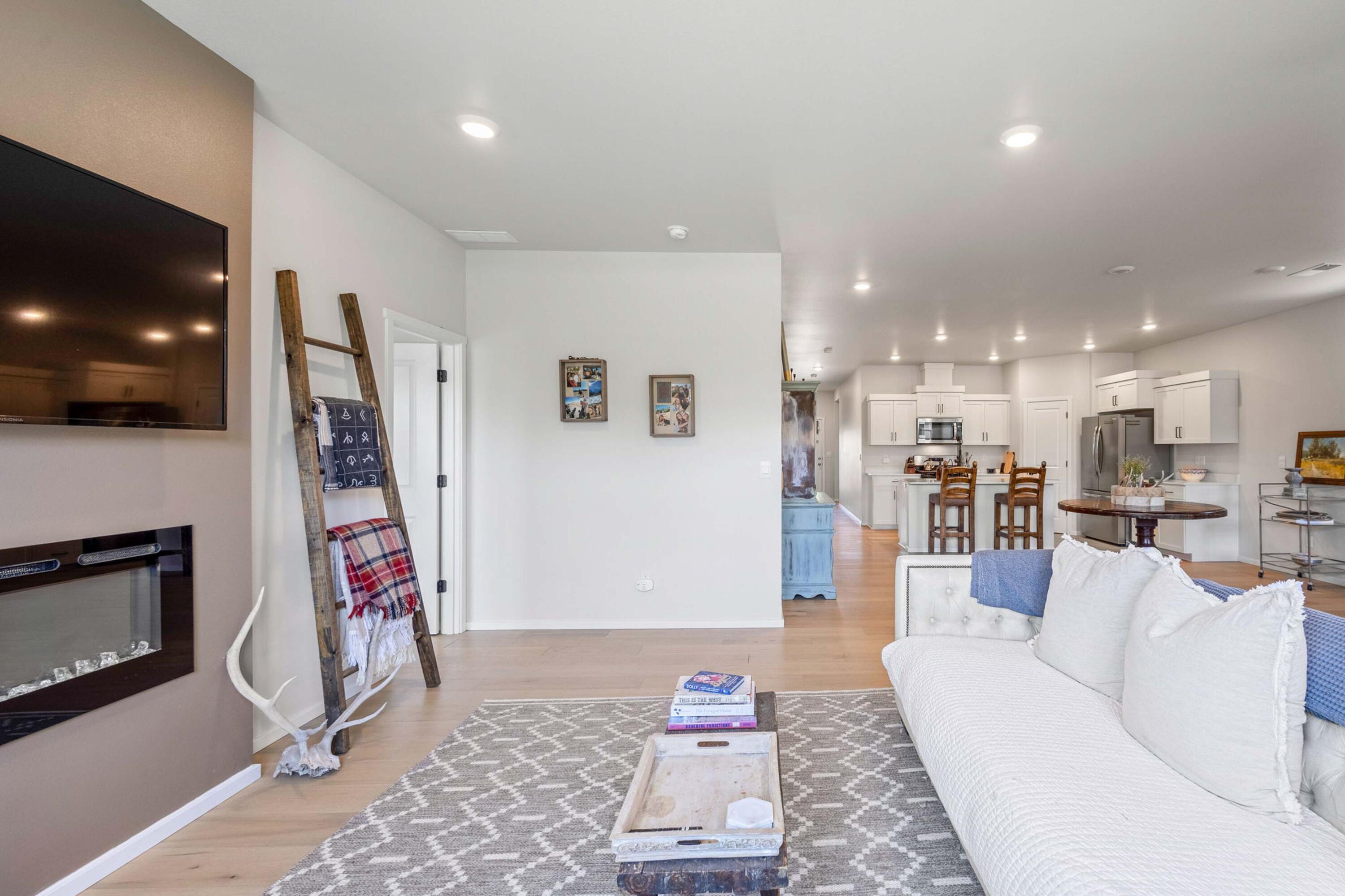 745 NE Union Loop