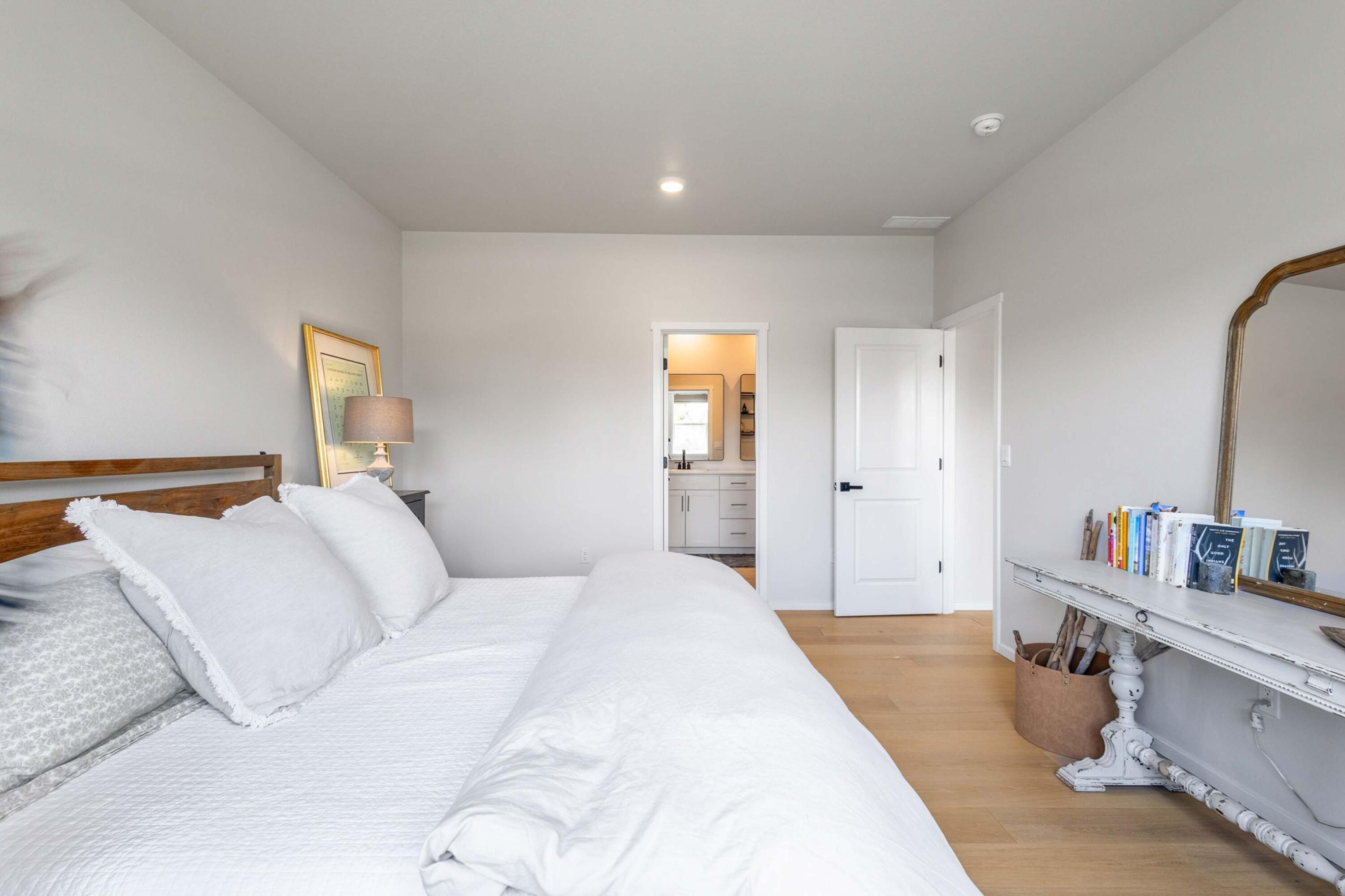745 NE Union Loop