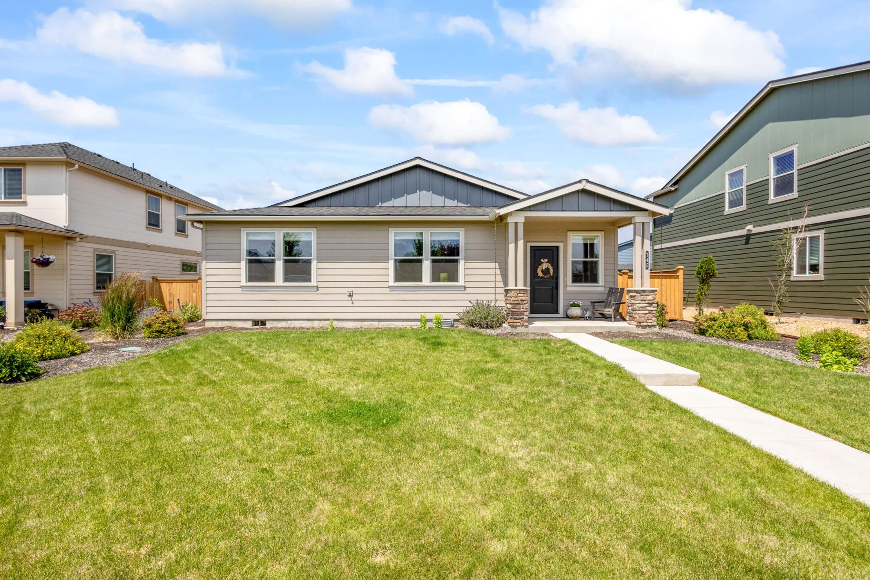 745 NE Union Loop