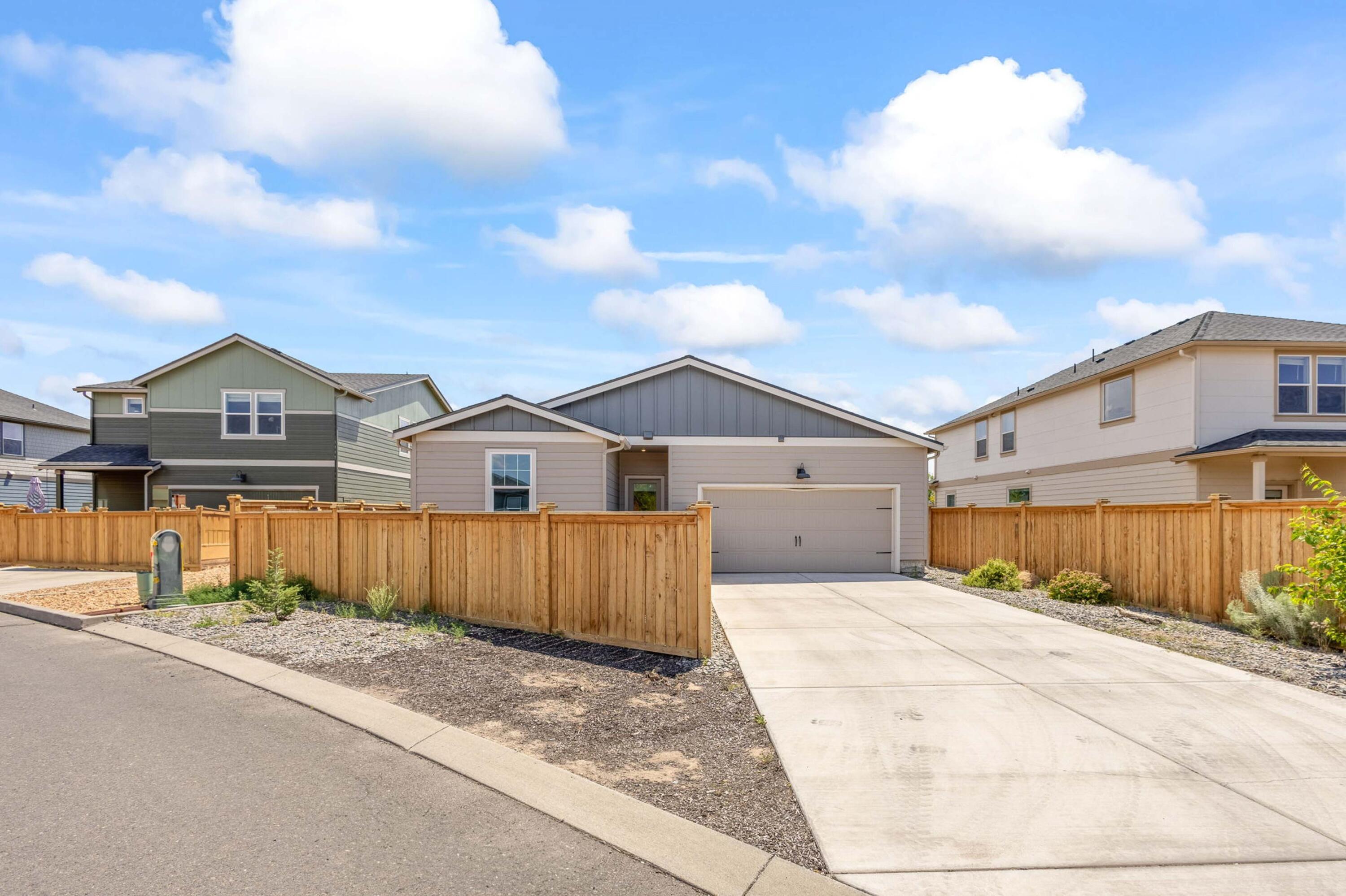 745 NE Union Loop