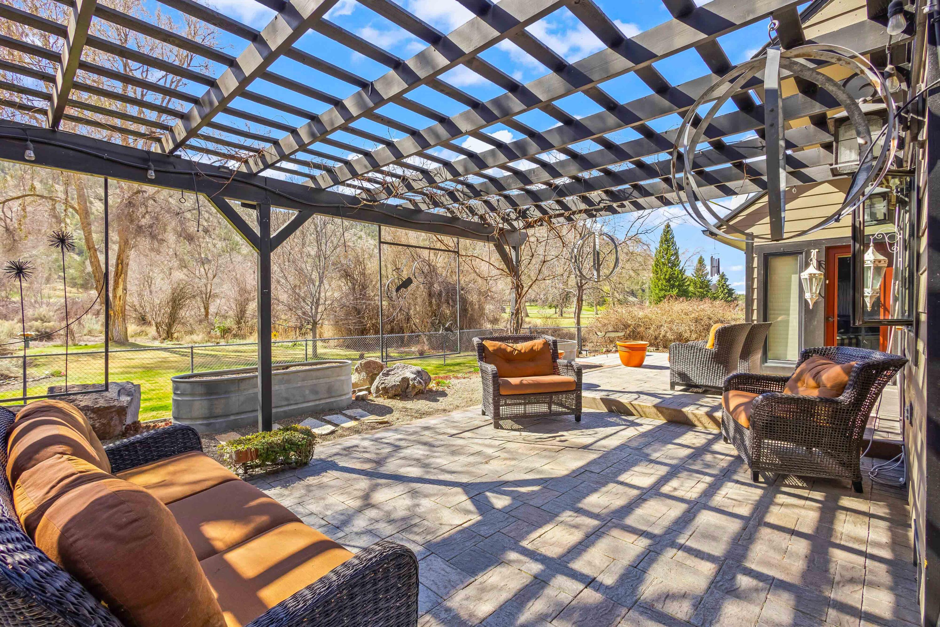 101 NE Marmot Lane