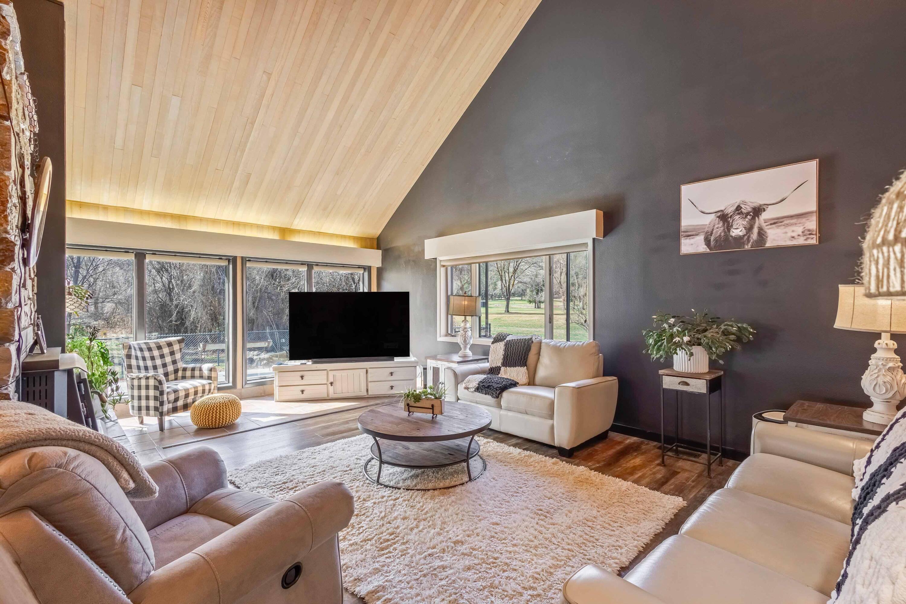 101 NE Marmot Lane