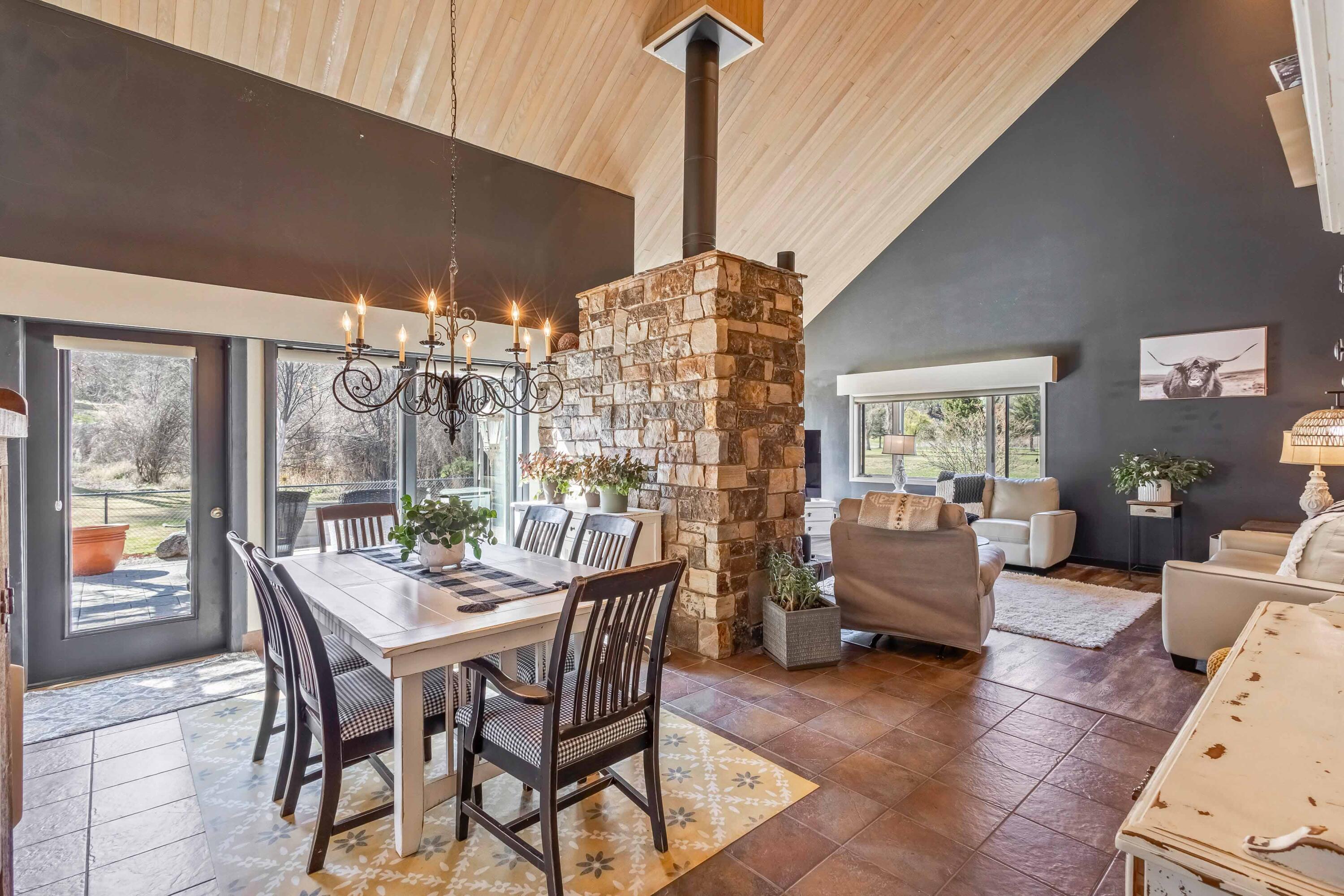 101 NE Marmot Lane