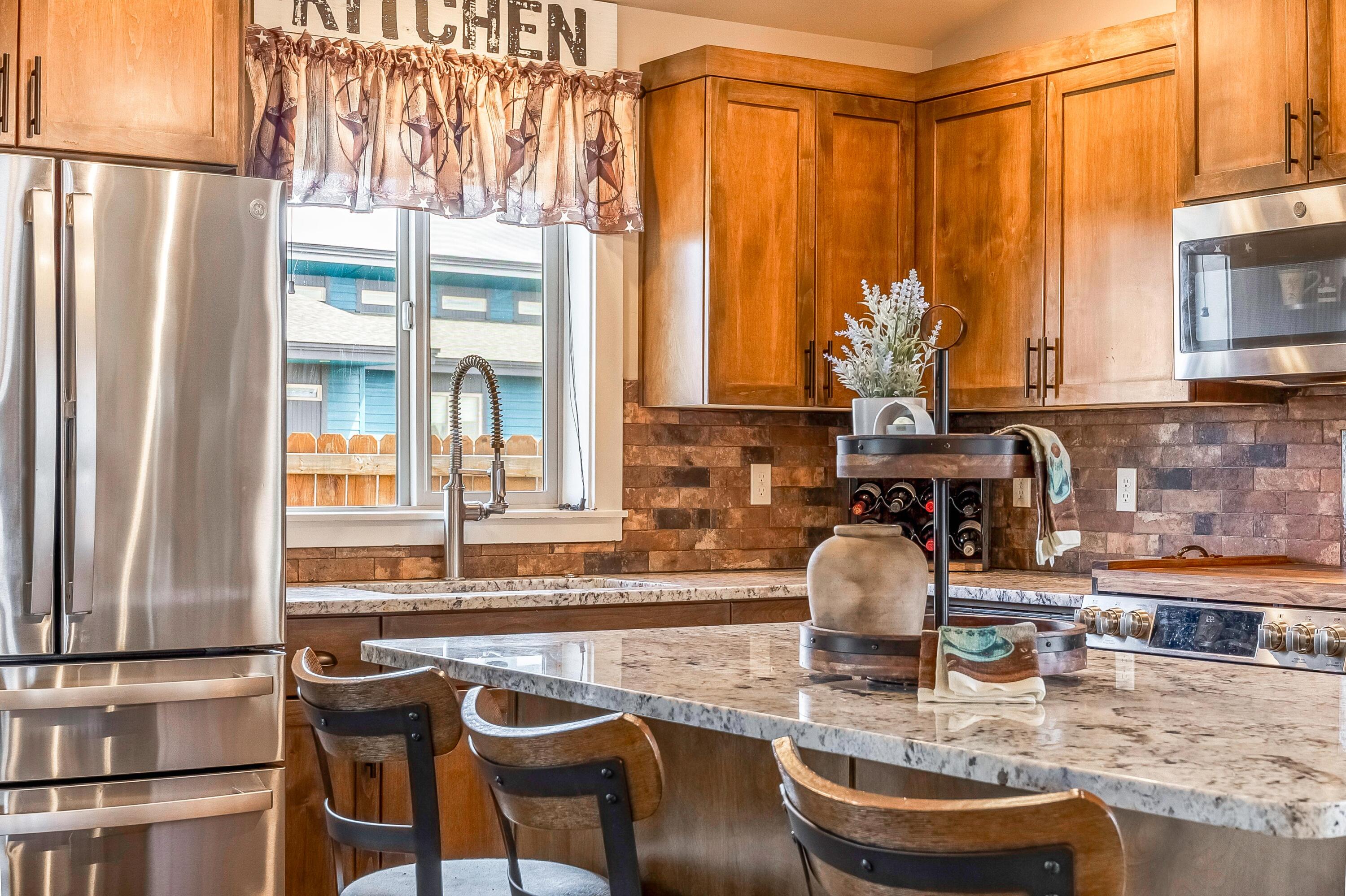 1002 NE Discovery Loop