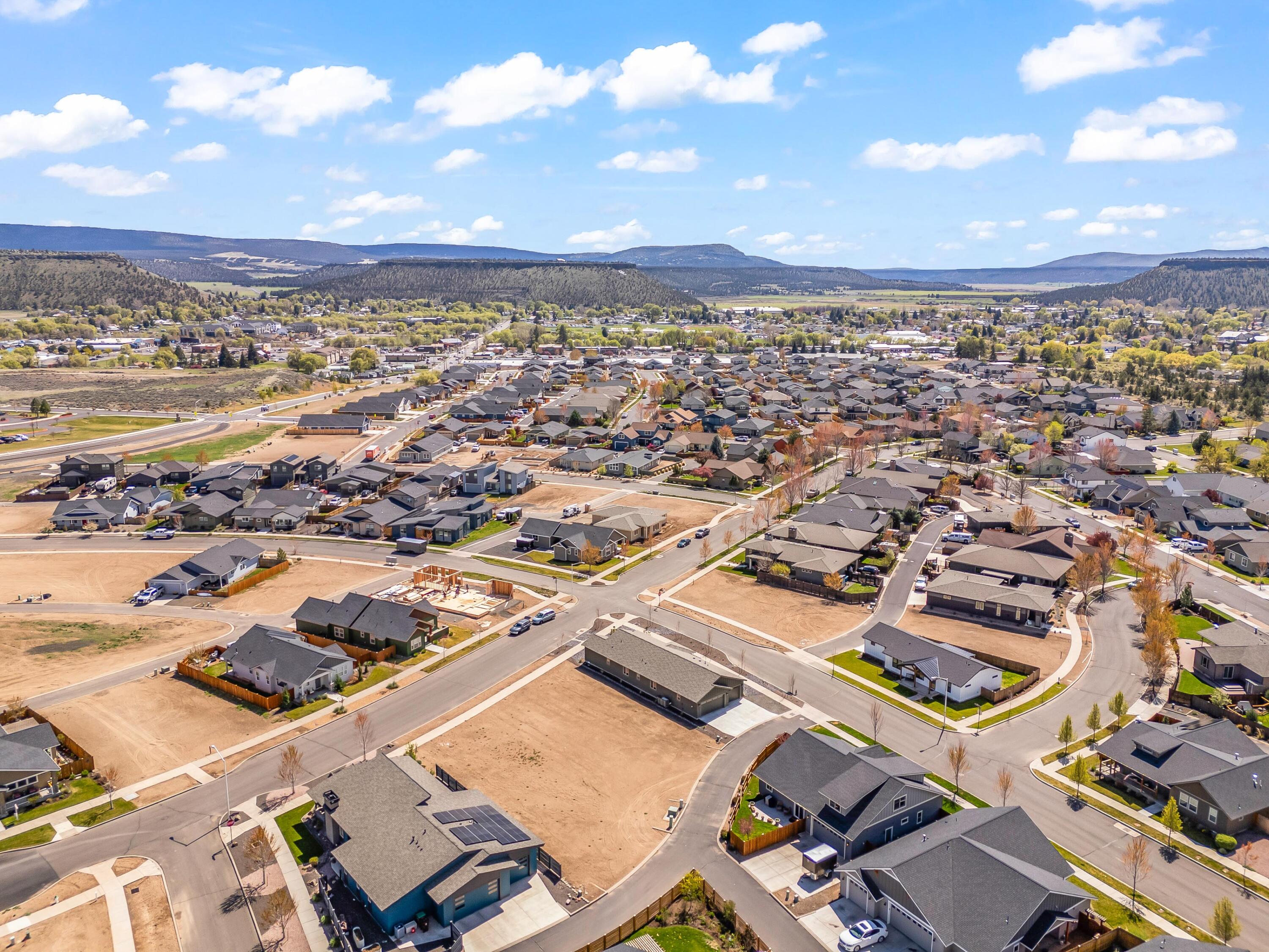 1002 NE Discovery Loop