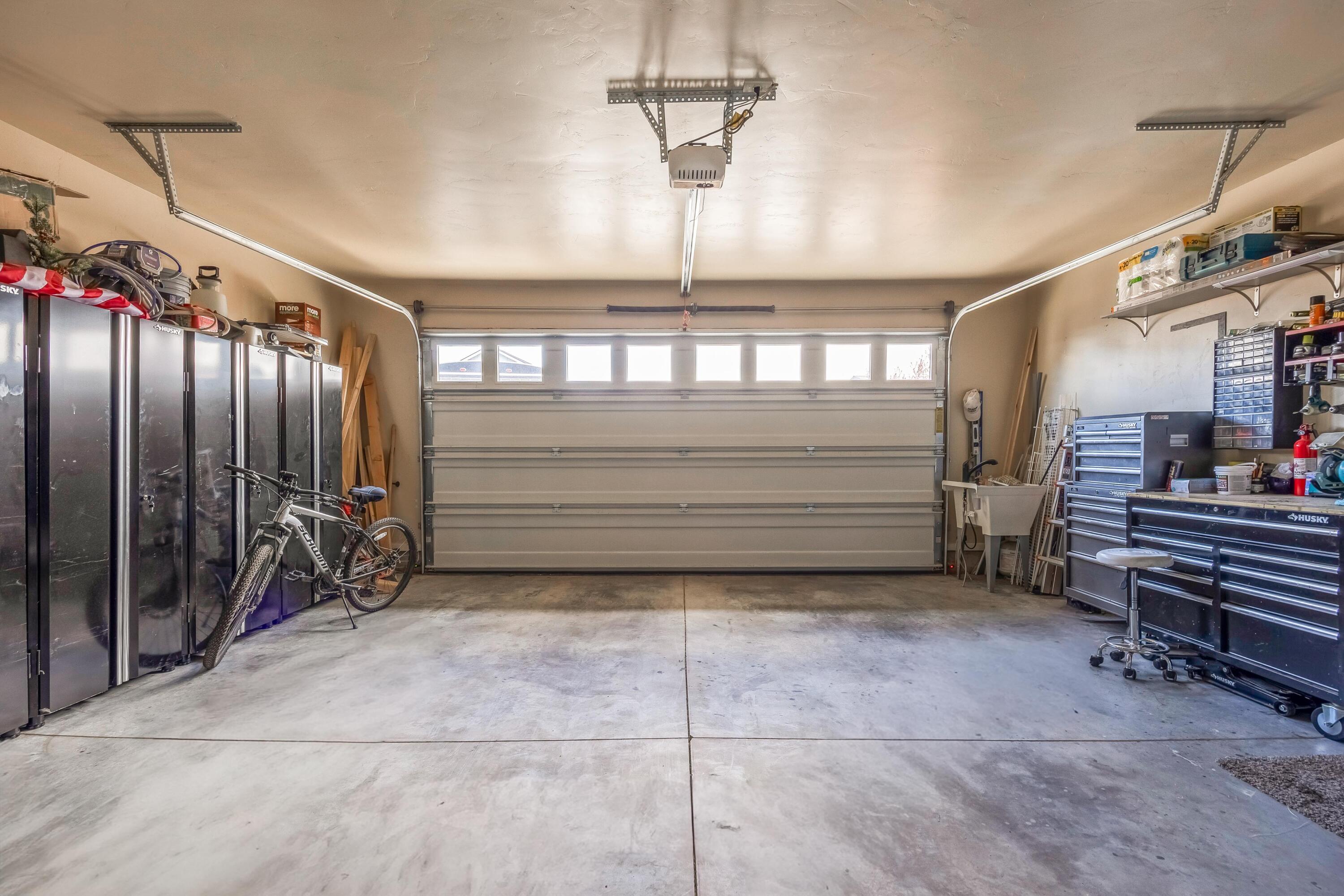 1002 NE Discovery Loop