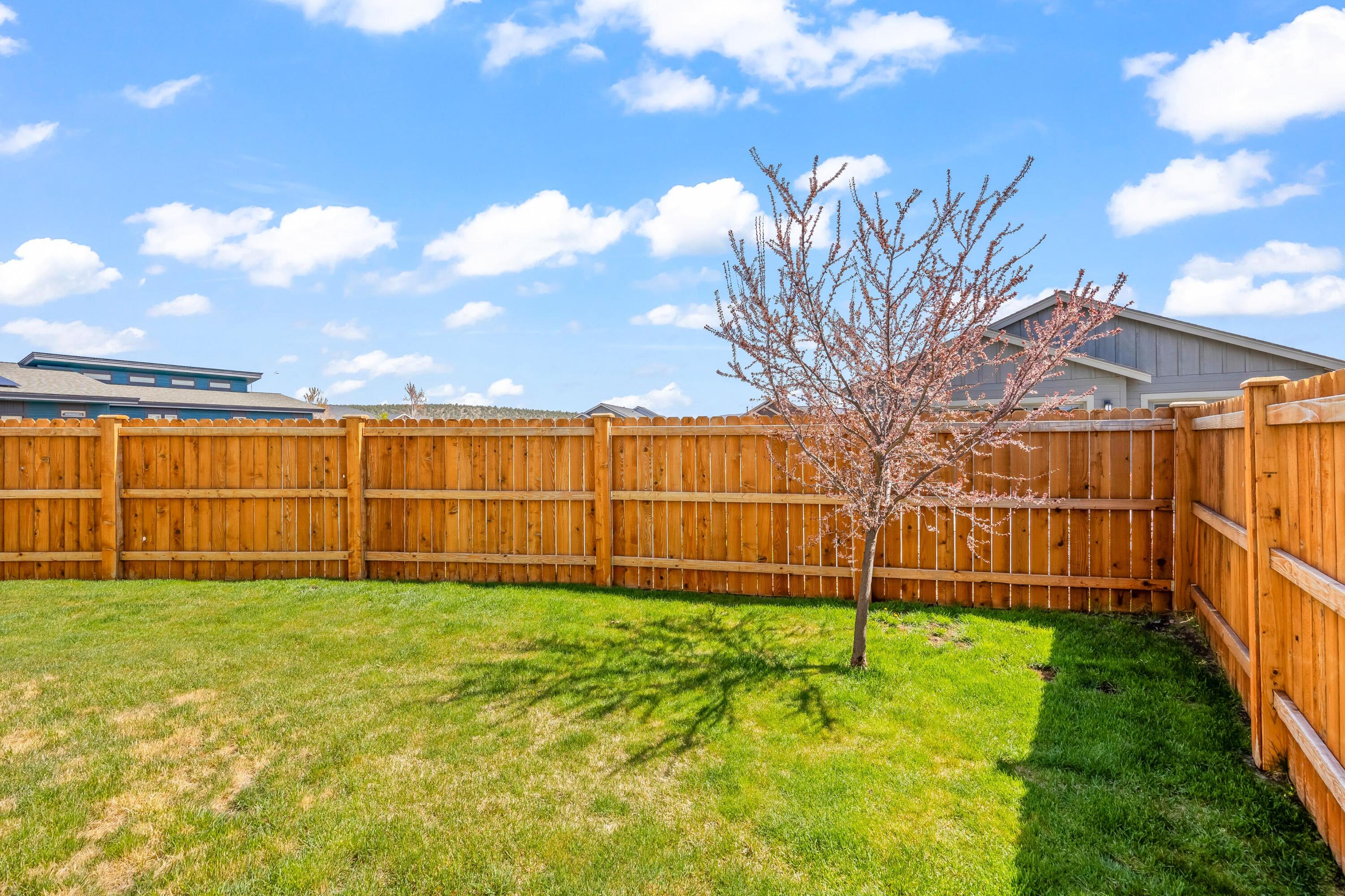 1002 NE Discovery Loop