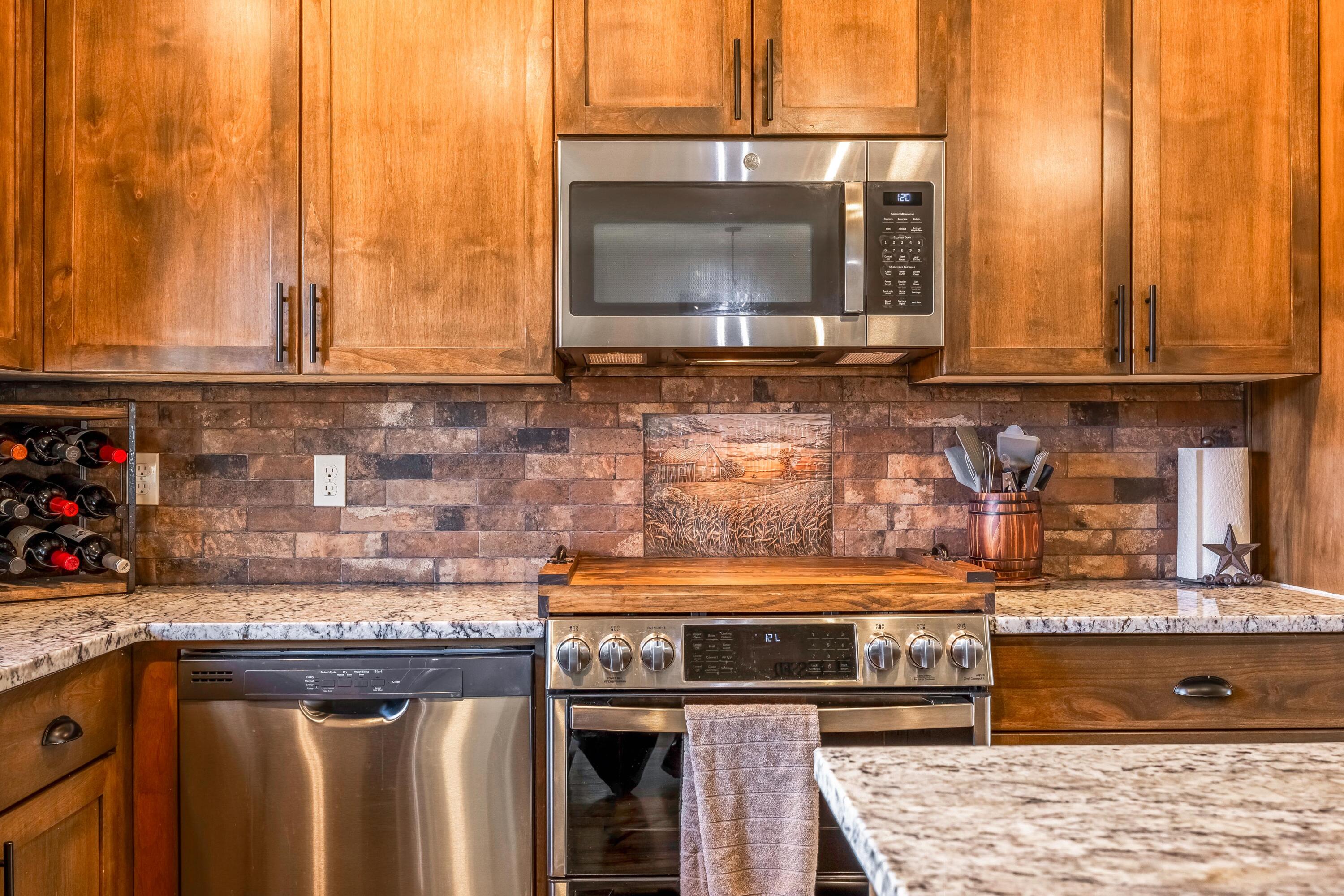 1002 NE Discovery Loop