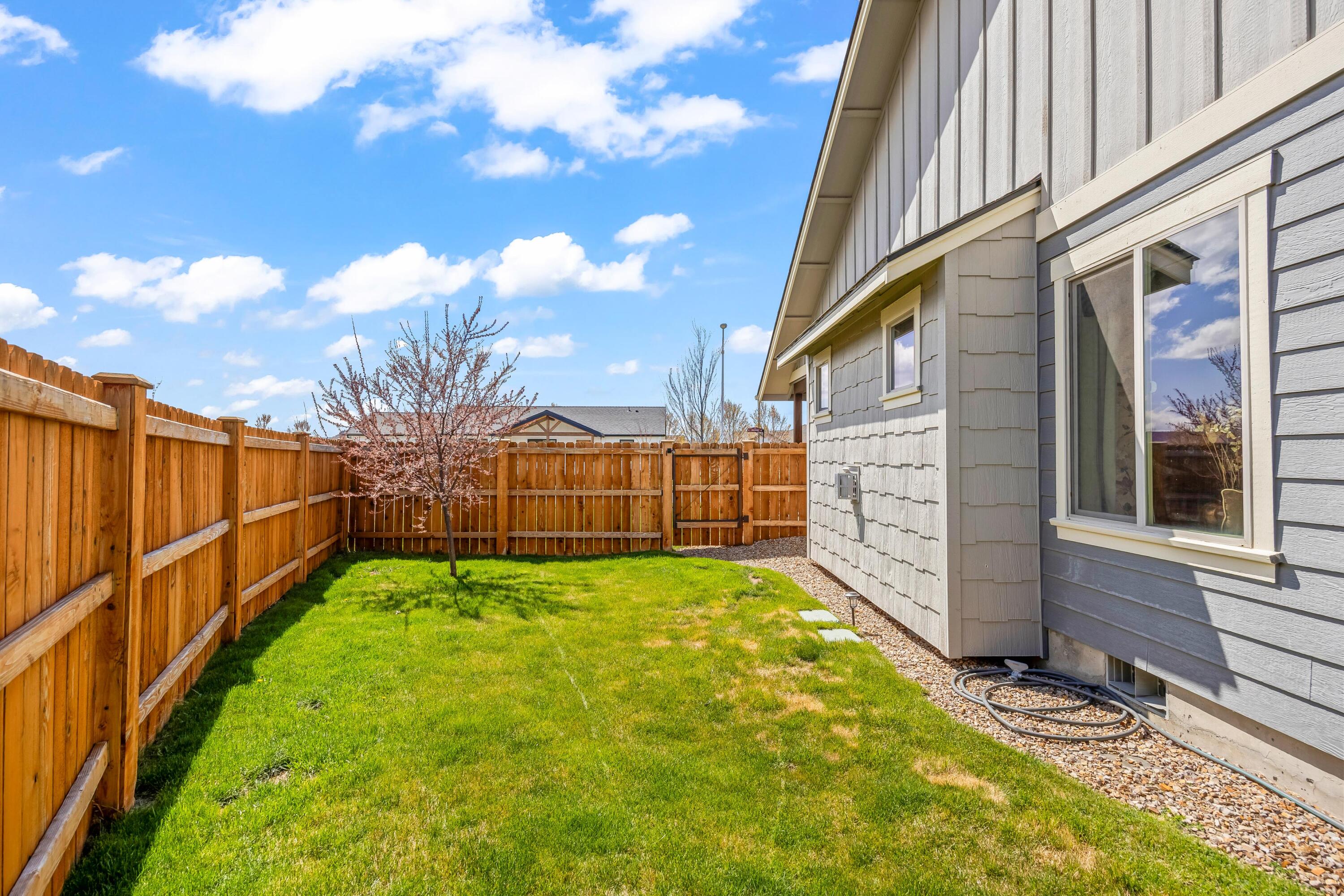 1002 NE Discovery Loop