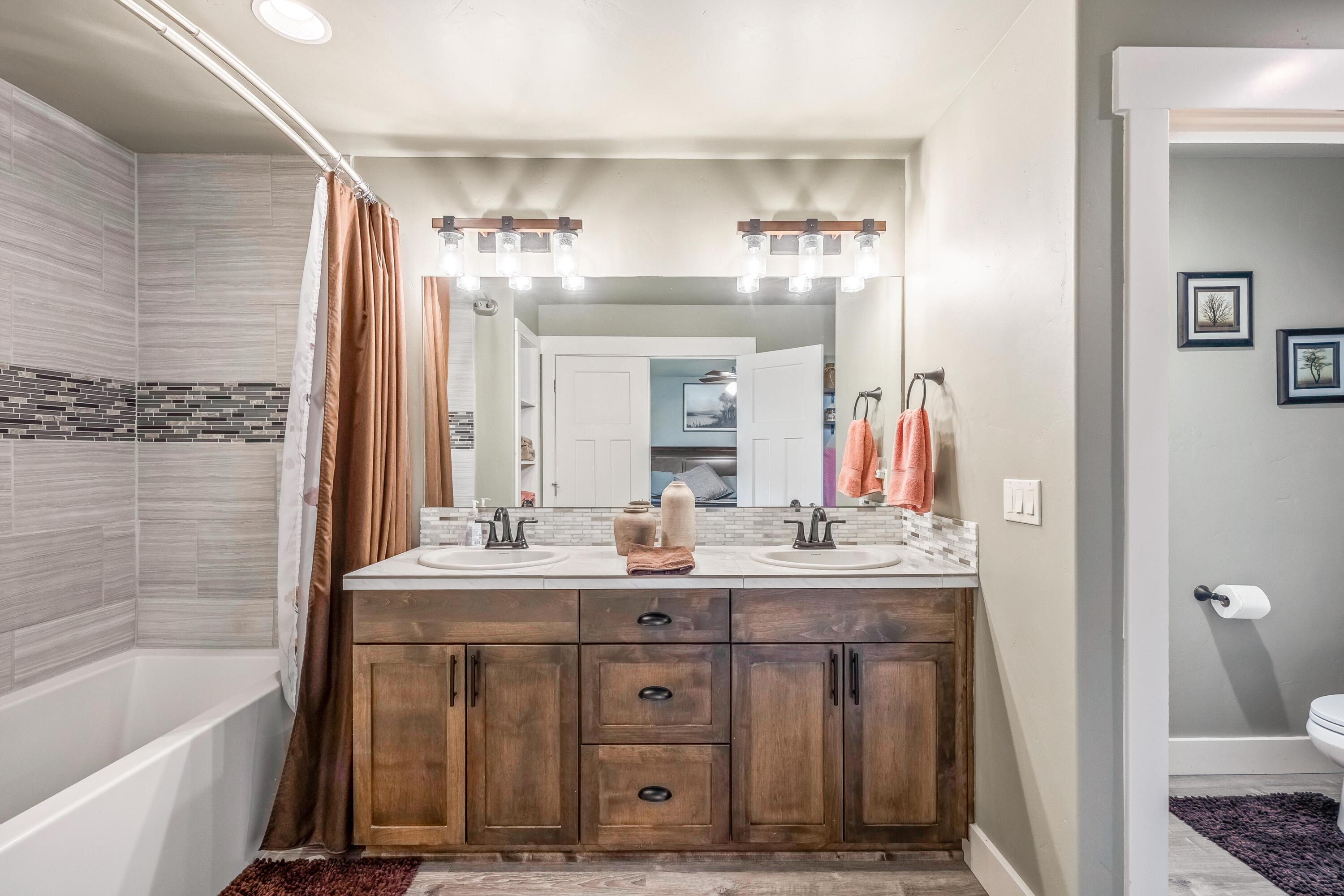 1002 NE Discovery Loop