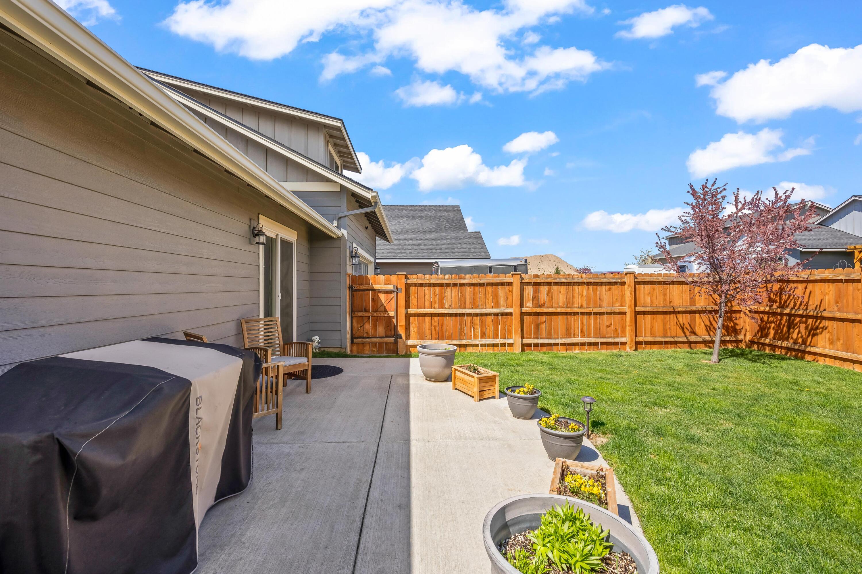 1002 NE Discovery Loop