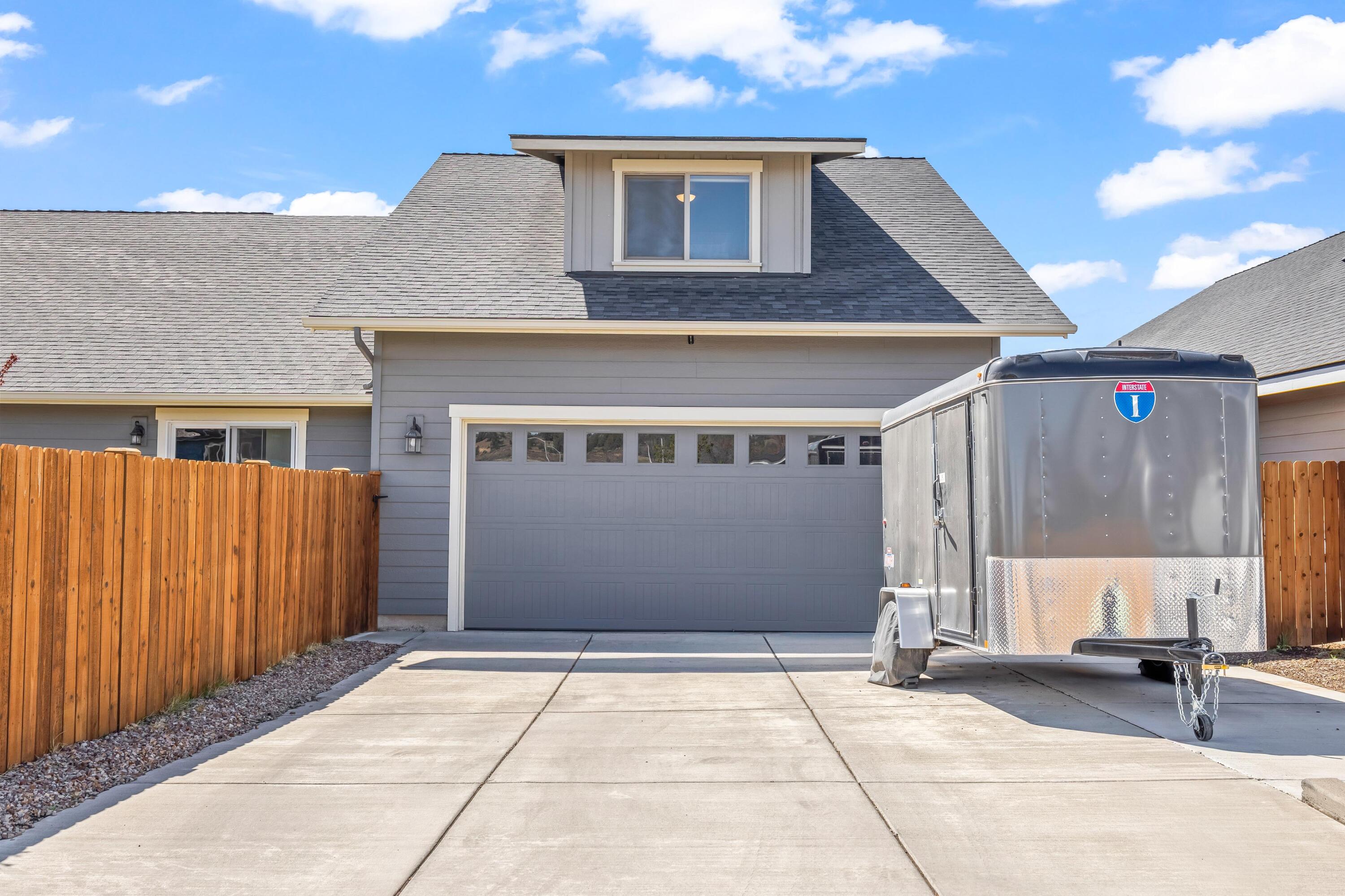 1002 NE Discovery Loop