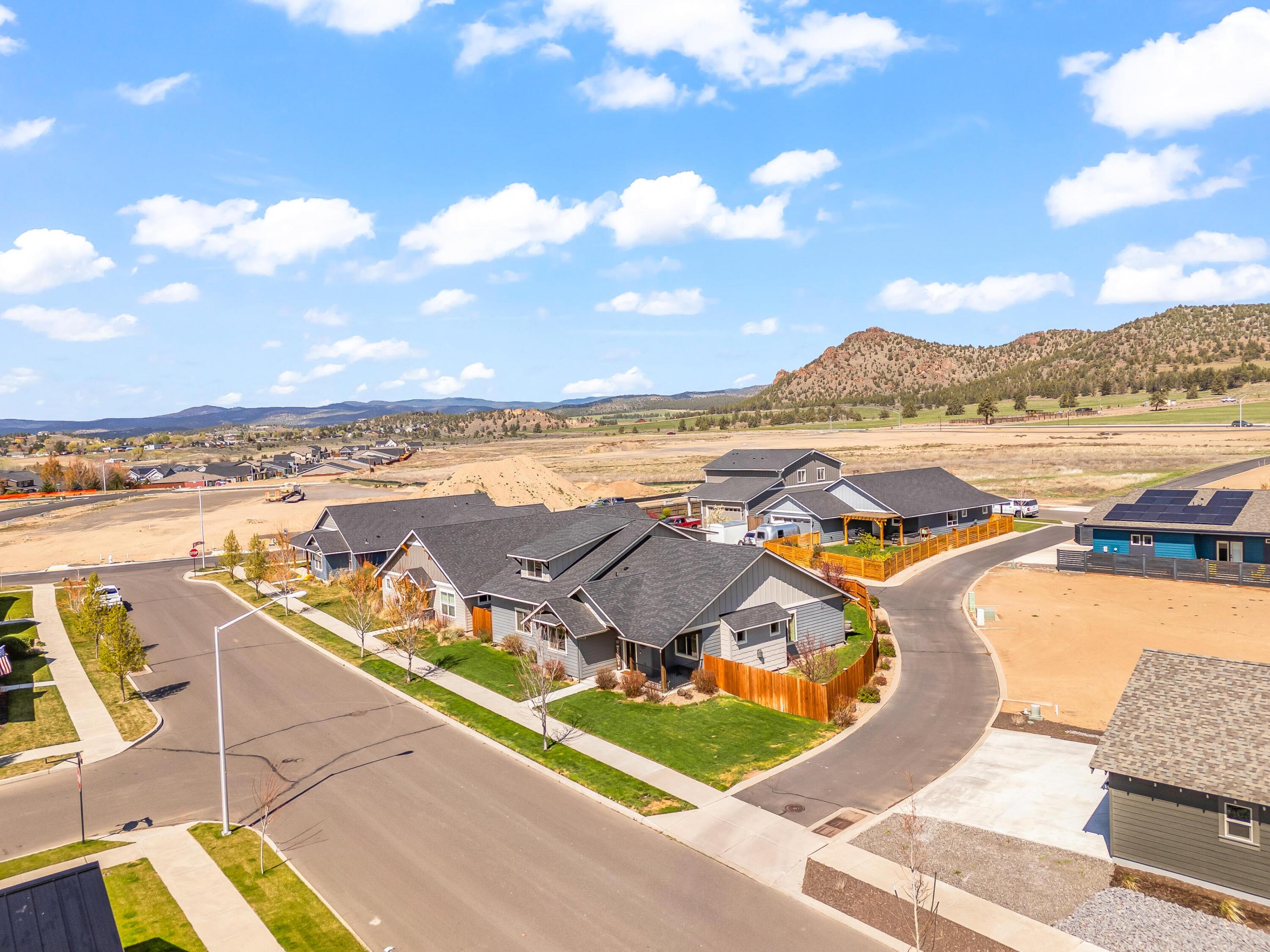 1002 NE Discovery Loop