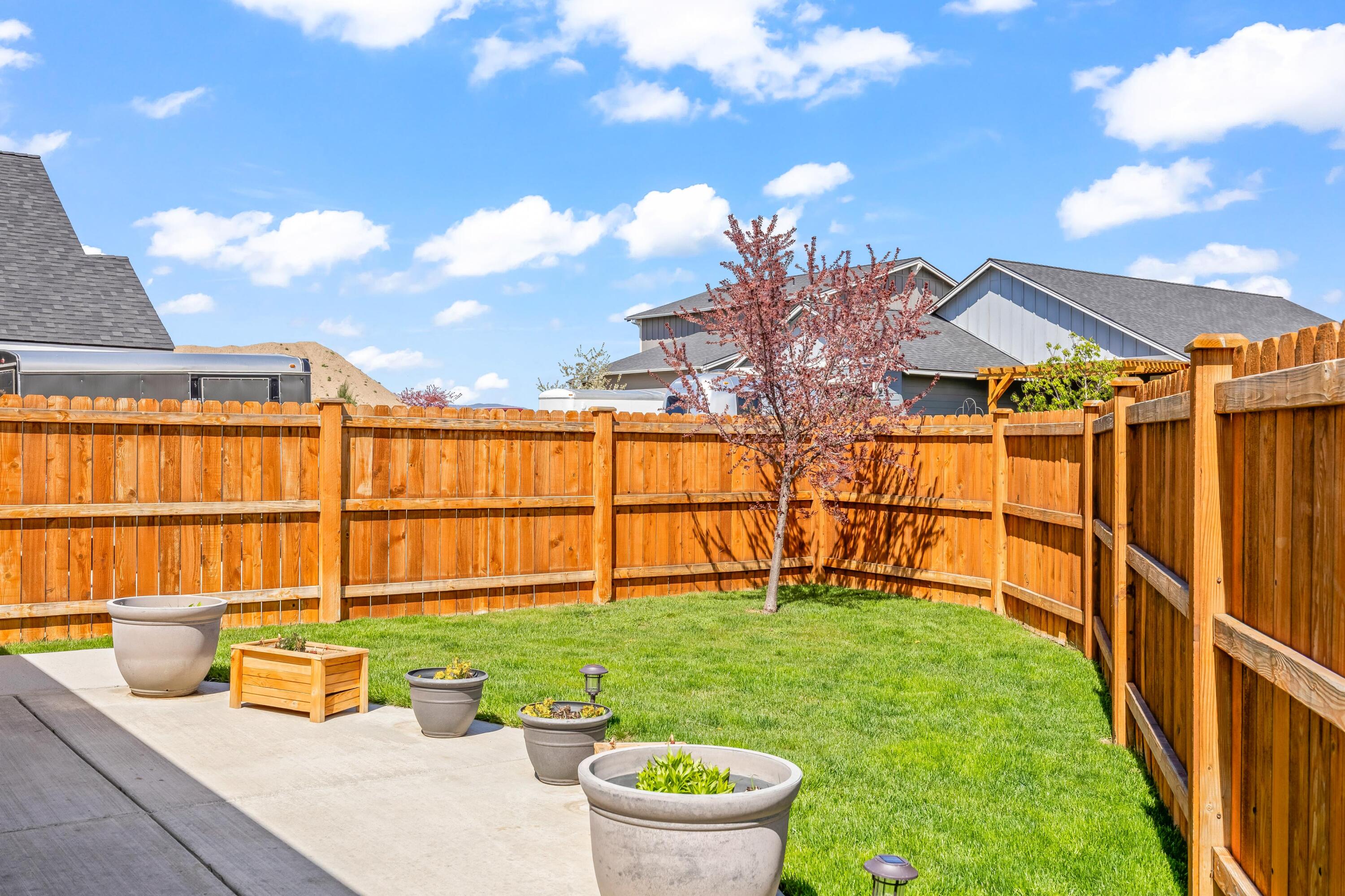 1002 NE Discovery Loop