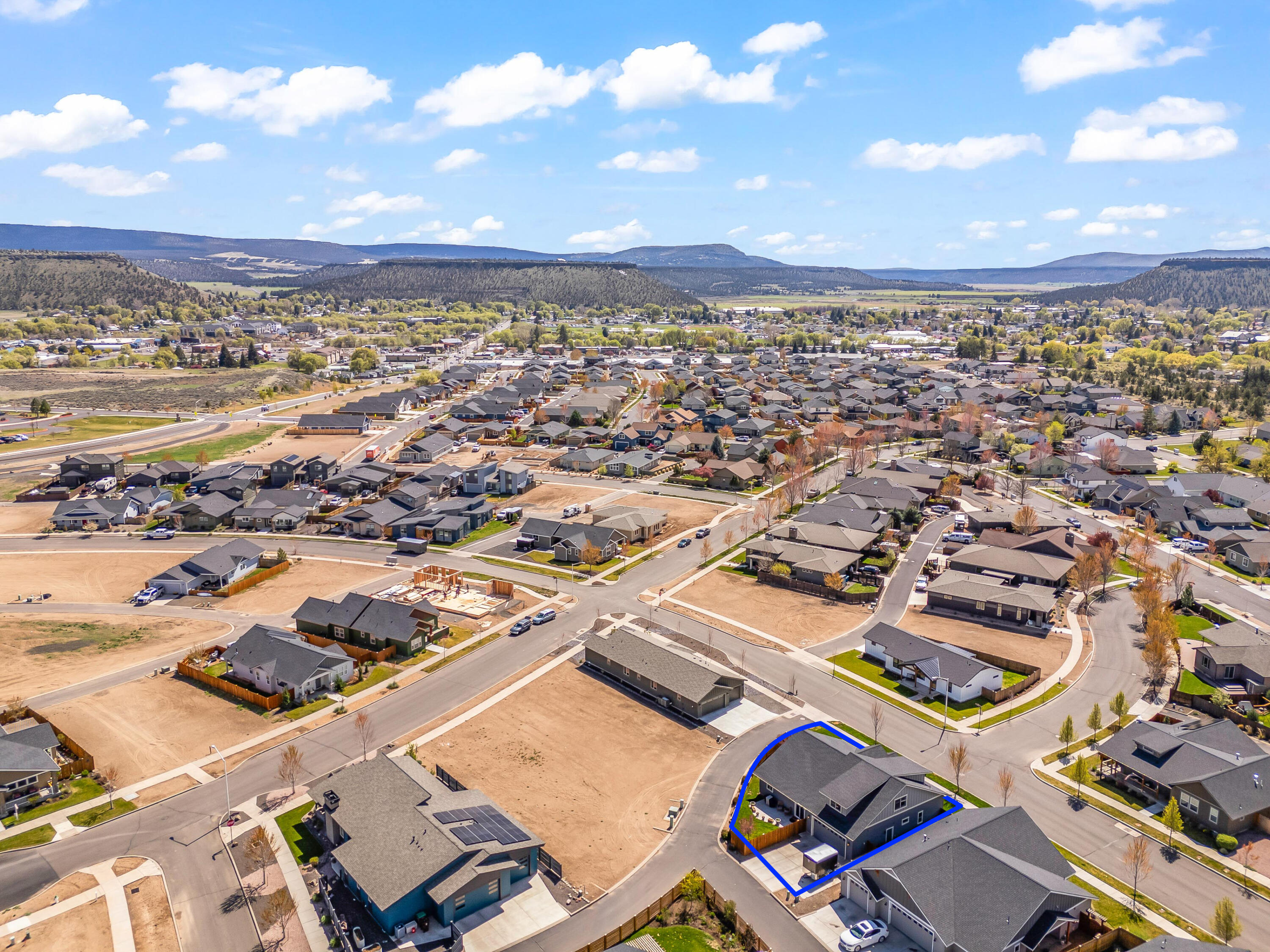 1002 NE Discovery Loop