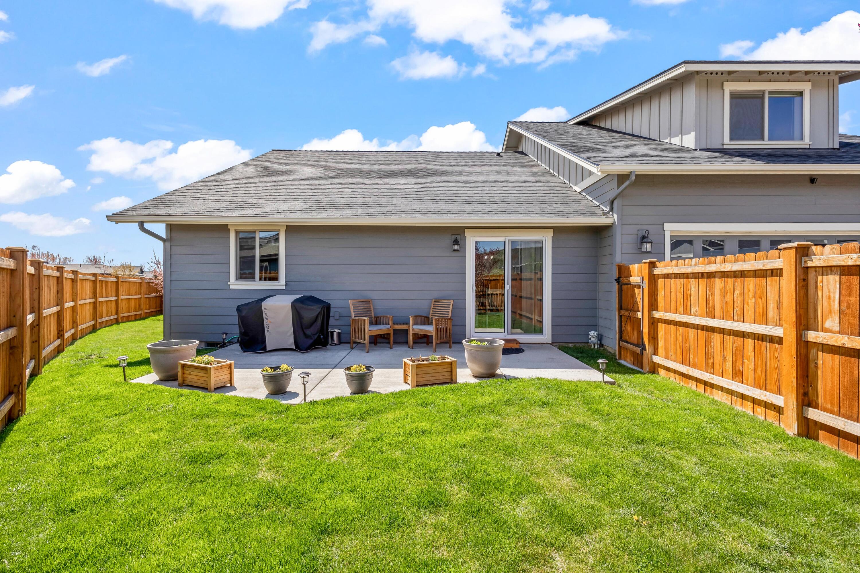 1002 NE Discovery Loop
