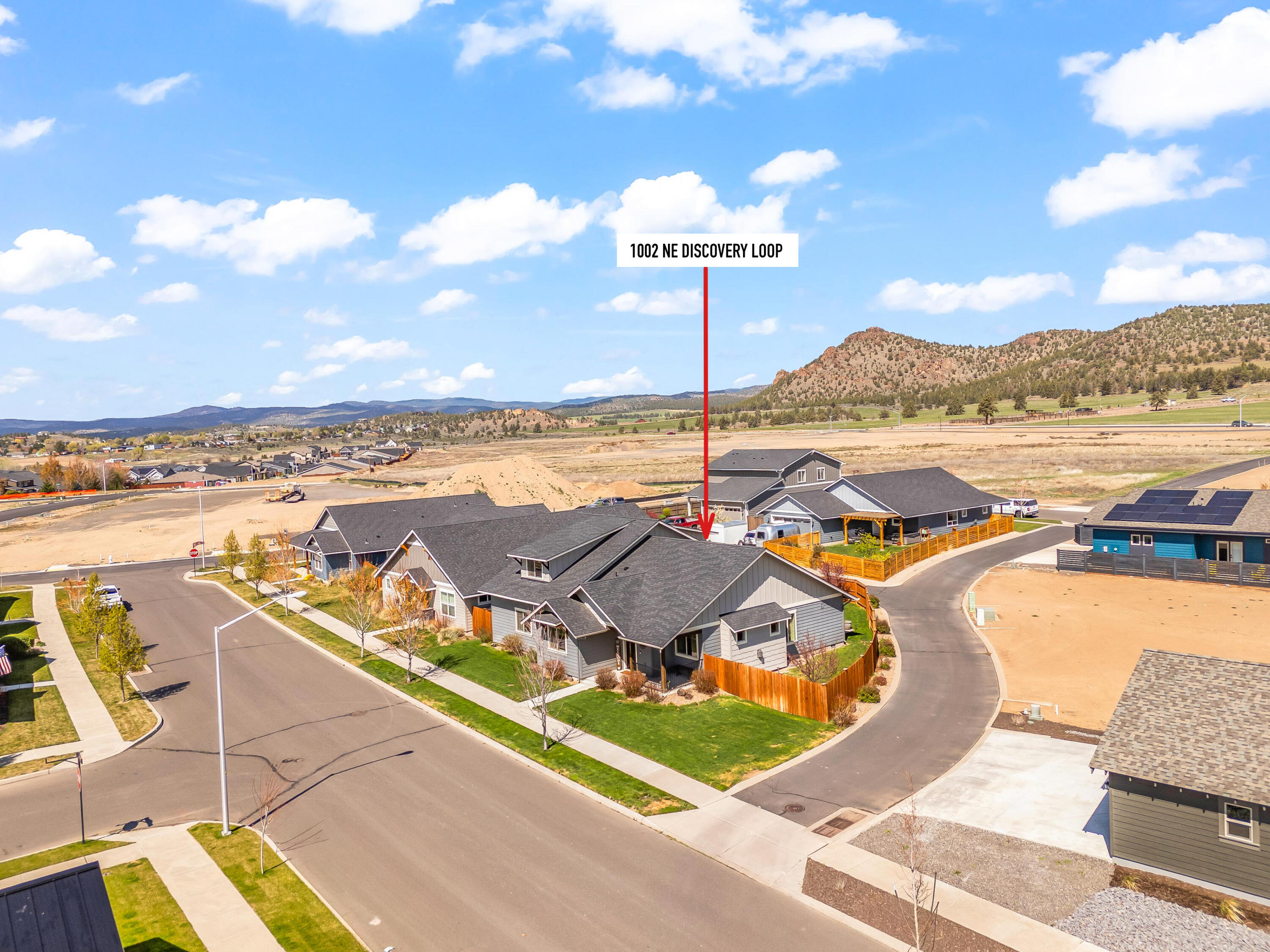 1002 NE Discovery Loop