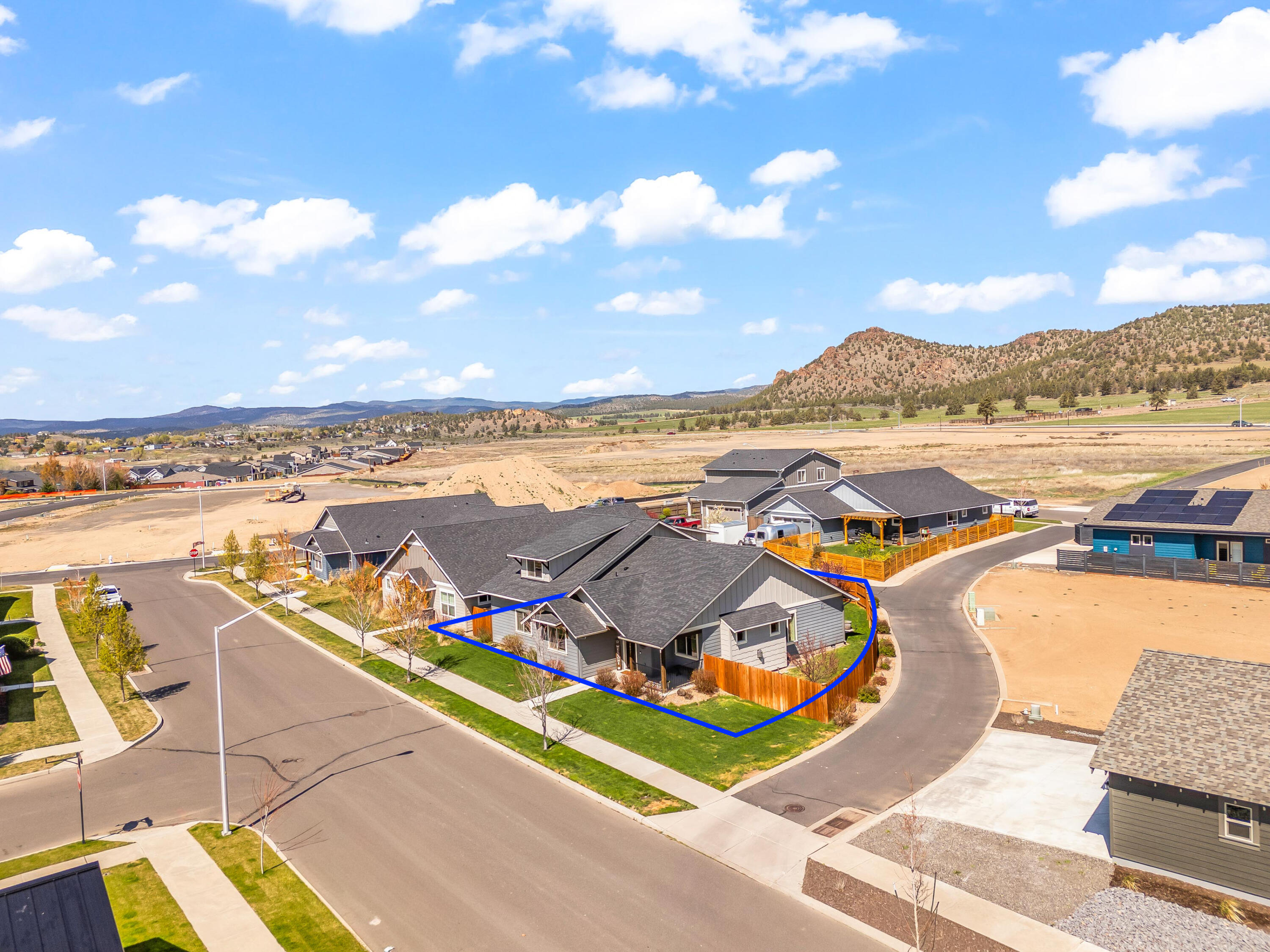 1002 NE Discovery Loop