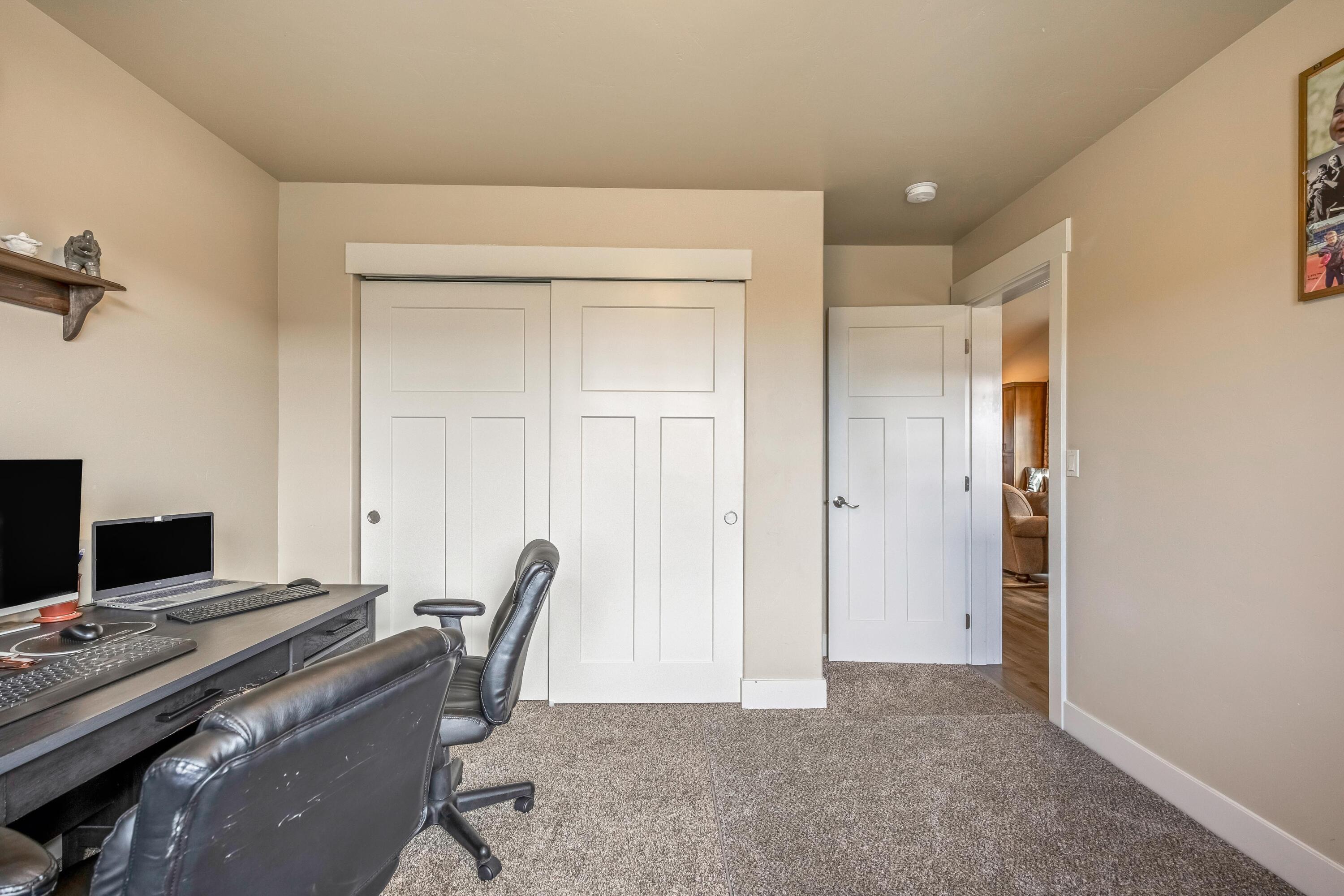 1002 NE Discovery Loop