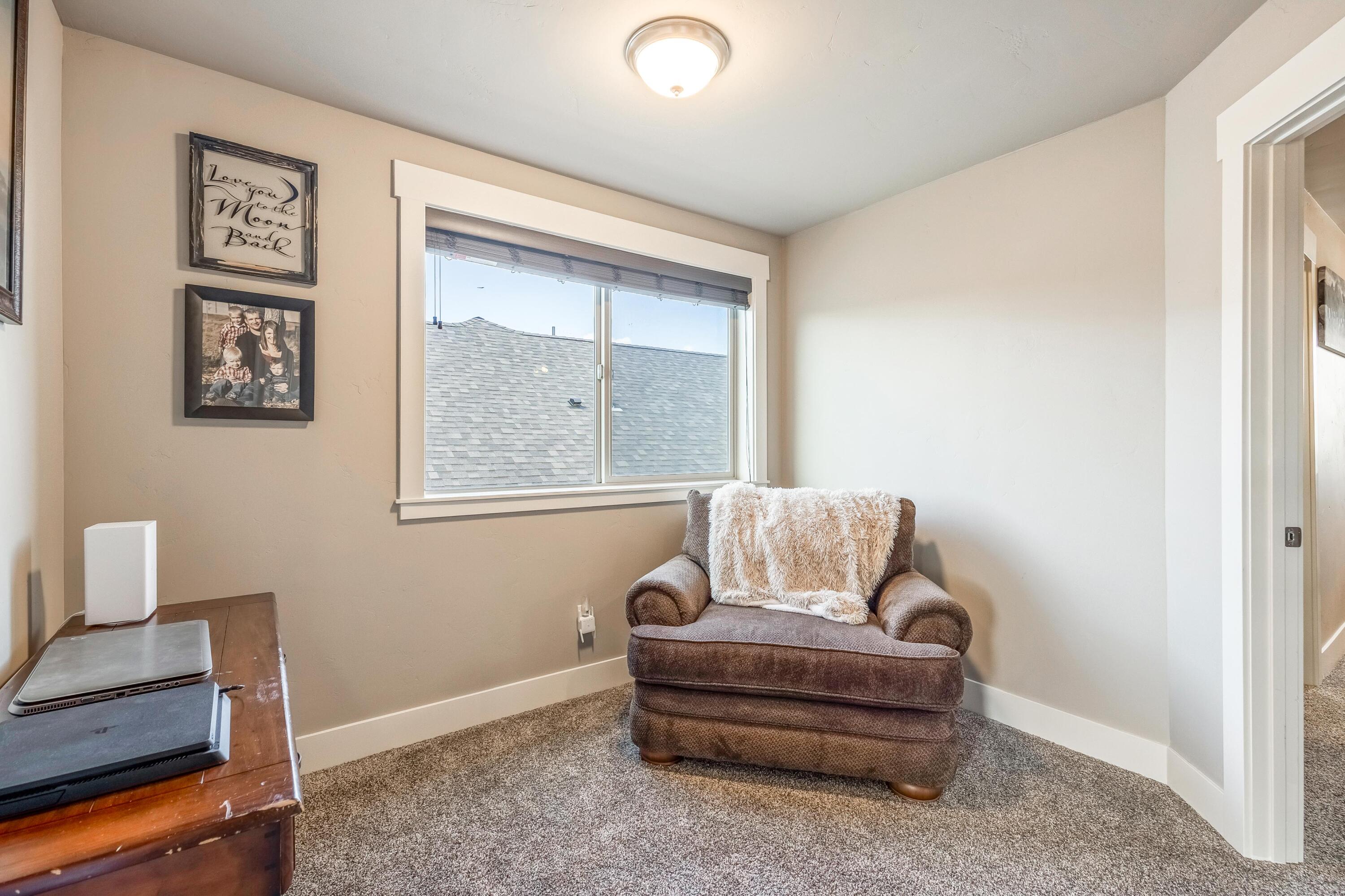 1002 NE Discovery Loop