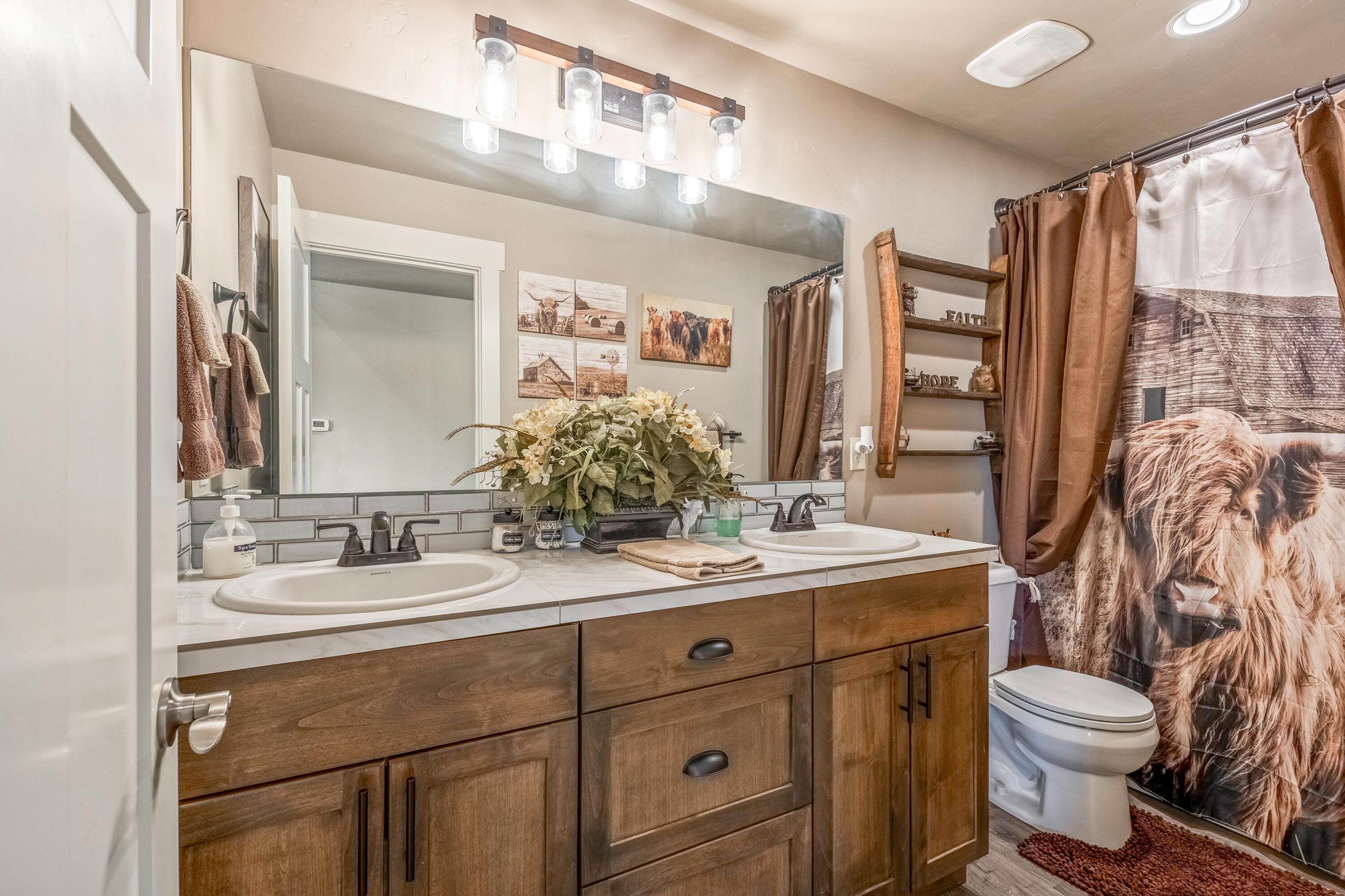 1002 NE Discovery Loop