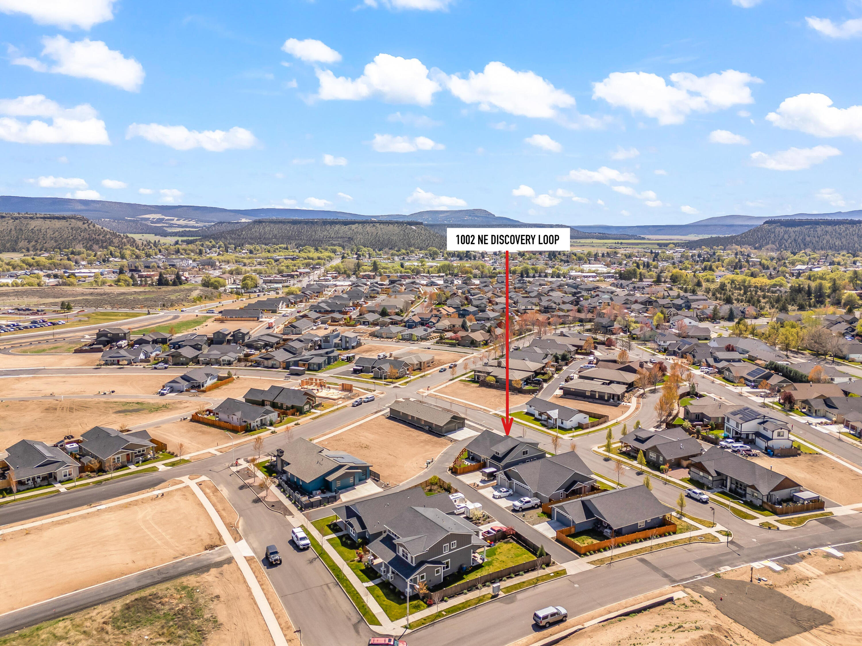 1002 NE Discovery Loop
