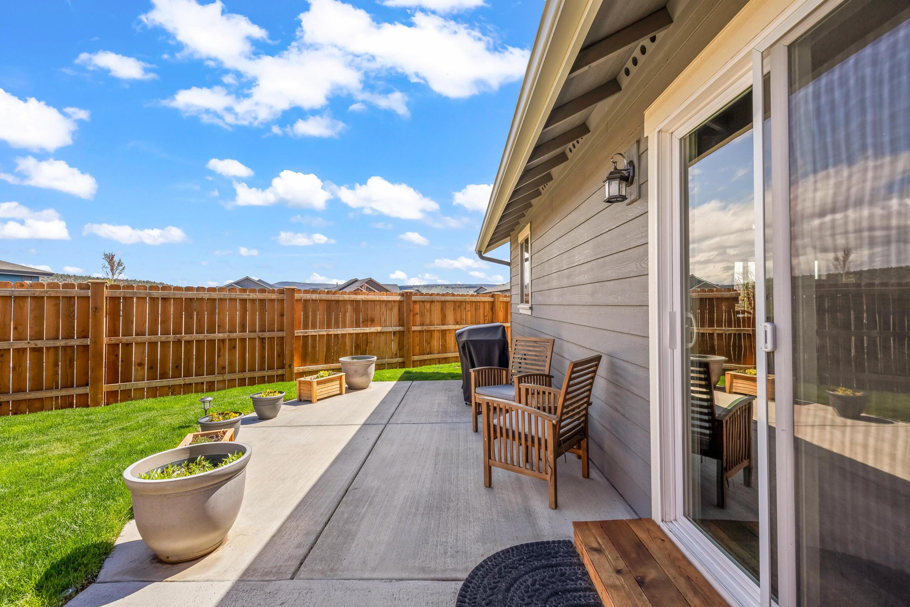 1002 NE Discovery Loop