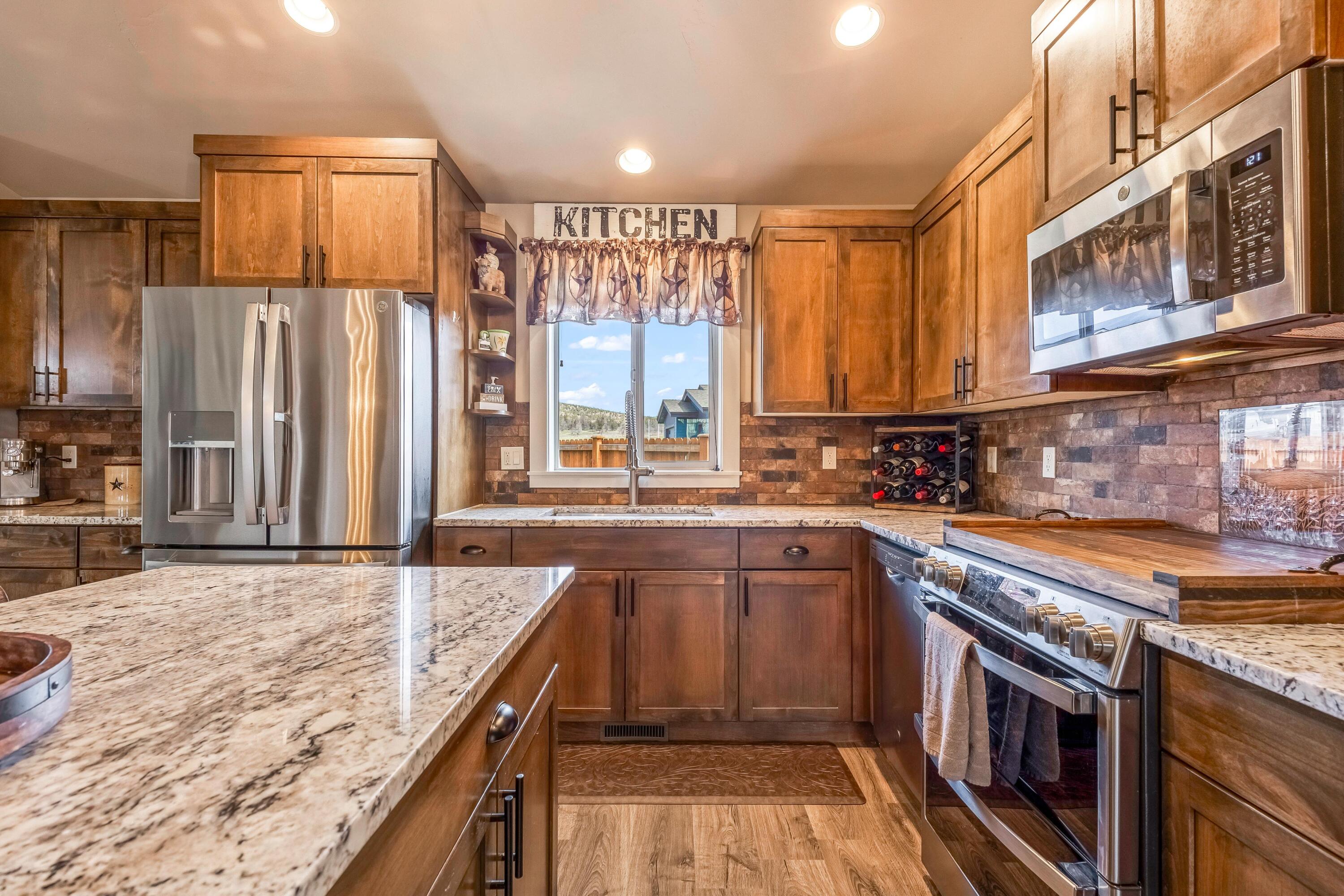 1002 NE Discovery Loop
