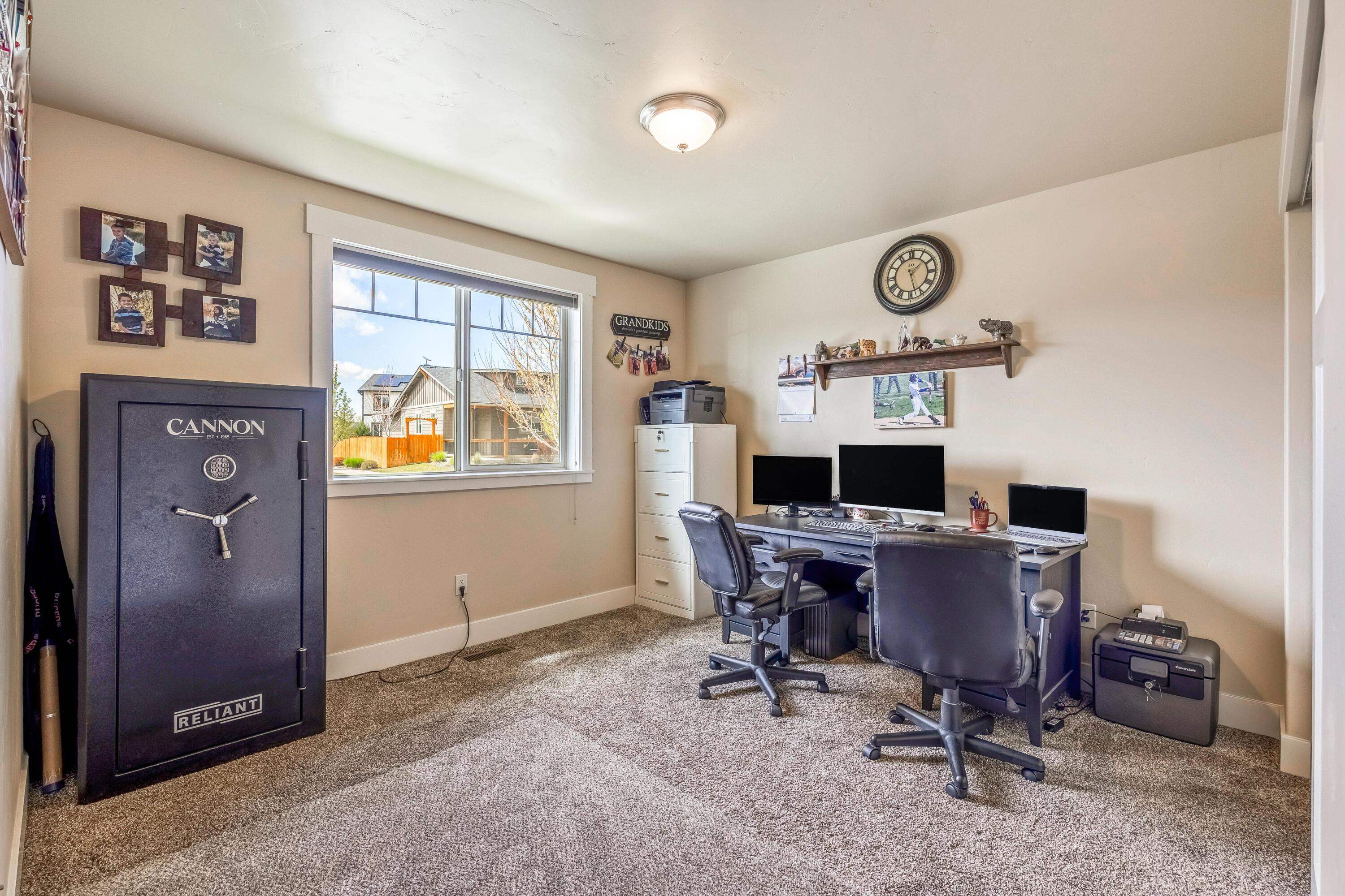 1002 NE Discovery Loop